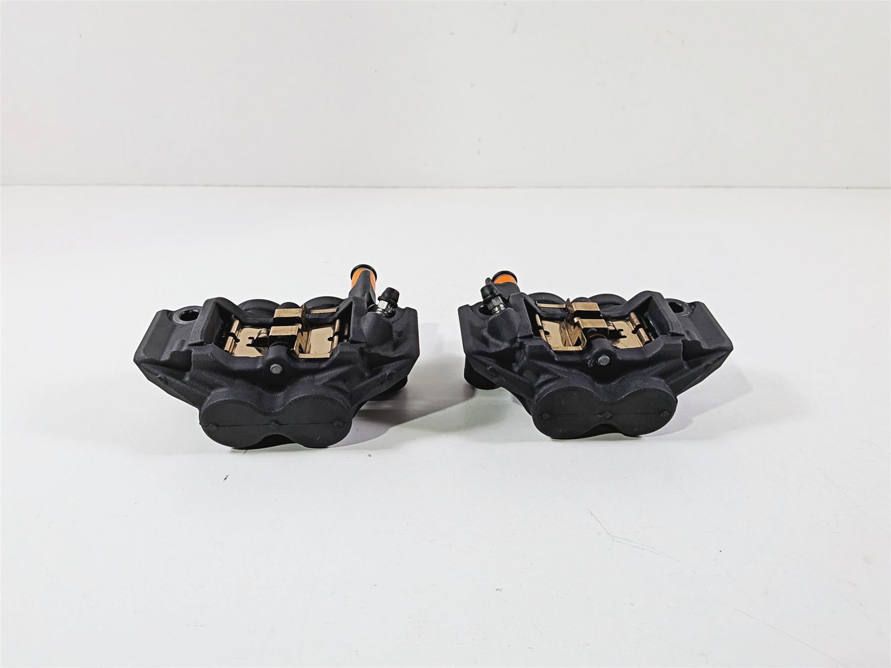 2025 Yamaha YZF R7 Front Brake Caliper & Pad Set 1RC-2580T-00-00 1RC-2580U-00-00 {{ shop.shopifyCountryName }} - Mototech271
