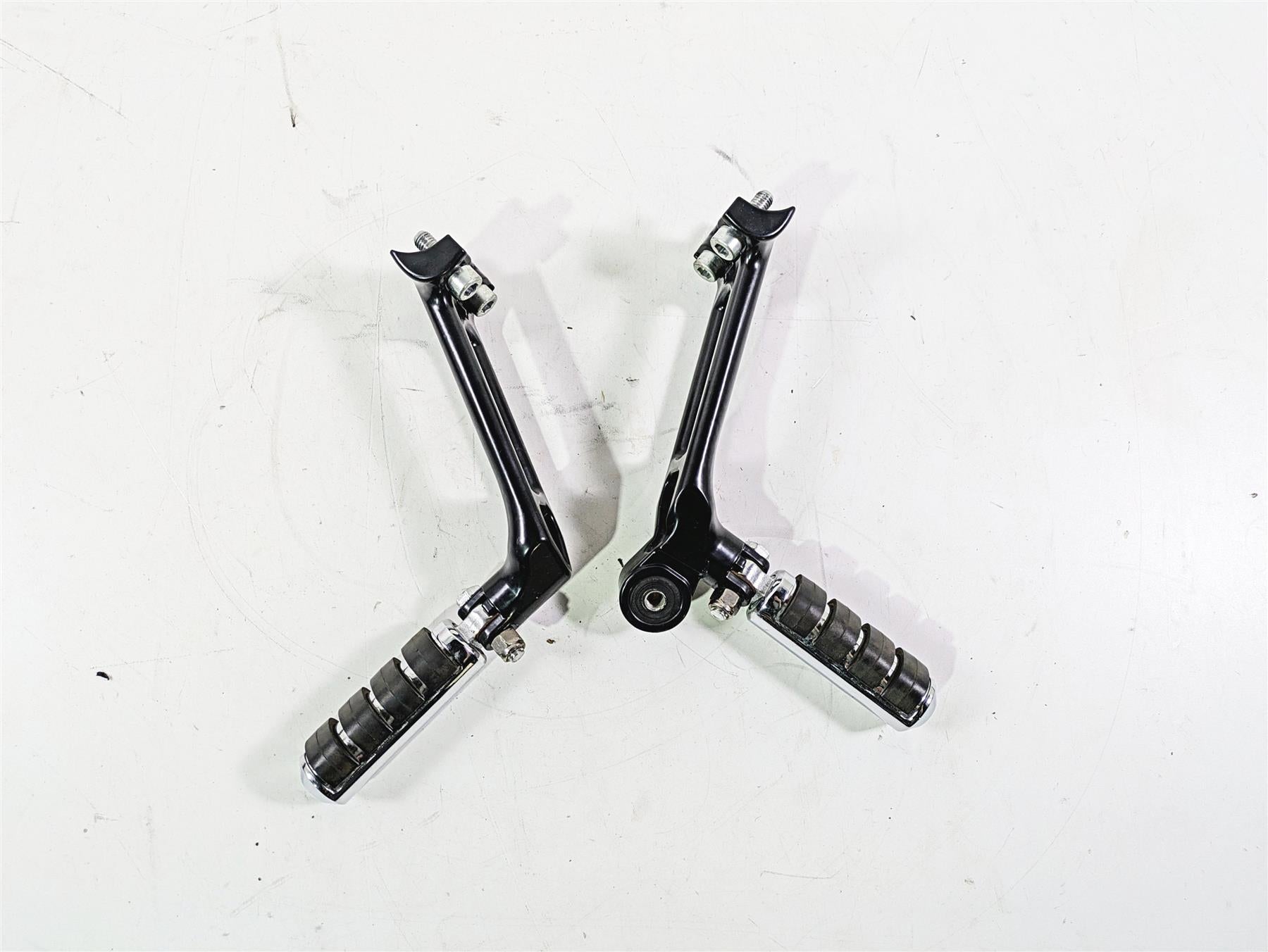 2006 Harley VRSCR Street V-Rod Passenger Footpeg Rest Set R 51087-06 L 51088-06 {{ shop.shopifyCountryName }} - Mototech271