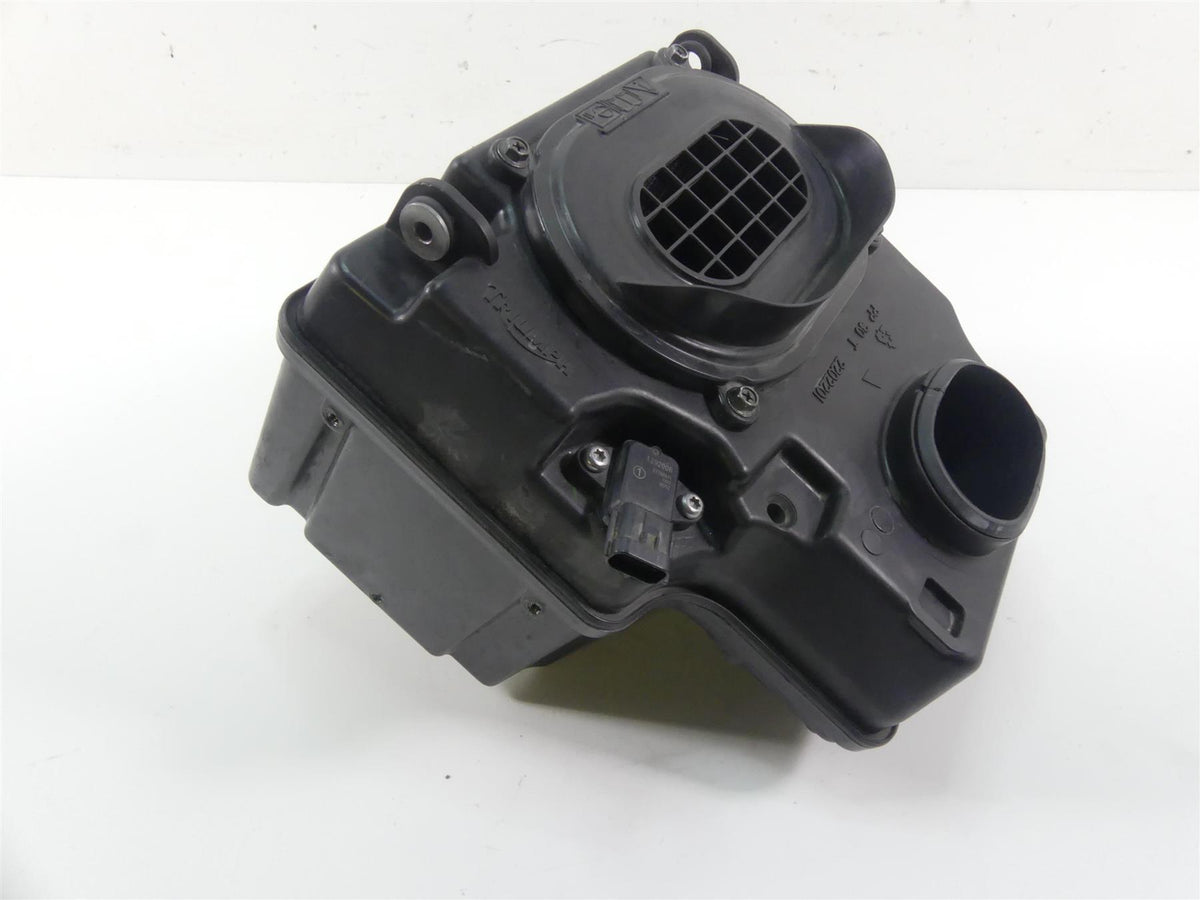 2013 Triumph Rocket 3 Touring Center Air Box Cleaner Breather Filter T2202200 {{ shop.shopifyCountryName }} - Mototech271