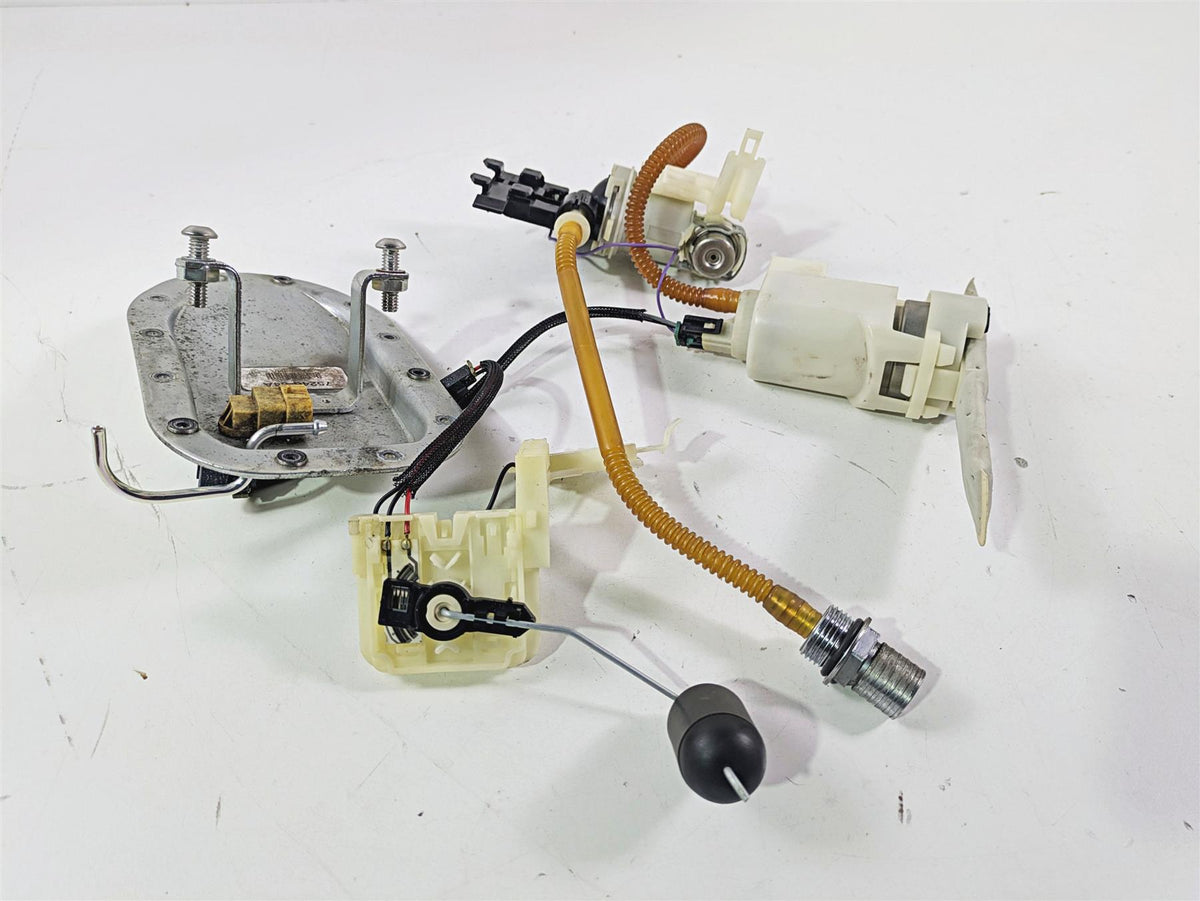 2016 Harley FXDWG Dyna Wide Glide Fuel Gas Petrol Pump 75246-04A {{ shop.shopifyCountryName }} - Mototech271