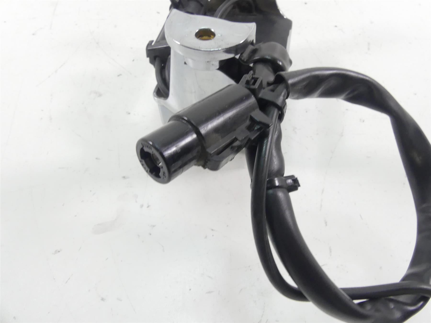 2005 Harley Touring CVO FLHTCSE Electra Glide Chrome Rectifier 74622-04 {{ shop.shopifyCountryName }} - Mototech271