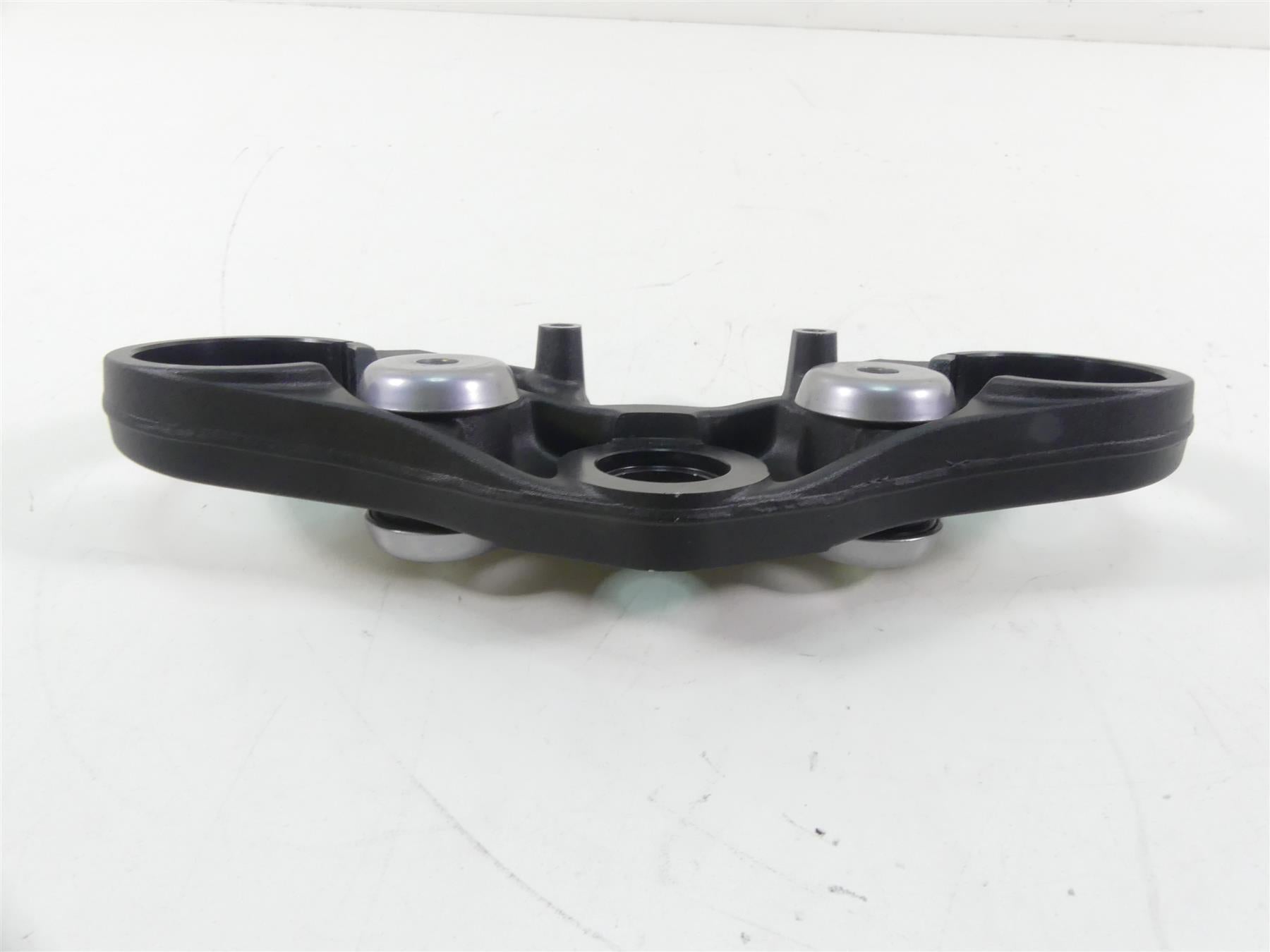 2020 Triumph Speed Triple RS 1050 Upper Triple Tree Steering Clamp T2042324 {{ shop.shopifyCountryName }} - Mototech271