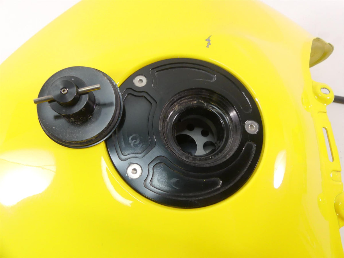 2015 Yamaha MT09 FZ09 Yellow Fuel Gas Petrol Tank -No Dents 1RC-24110-00-00 {{ shop.shopifyCountryName }} - Mototech271