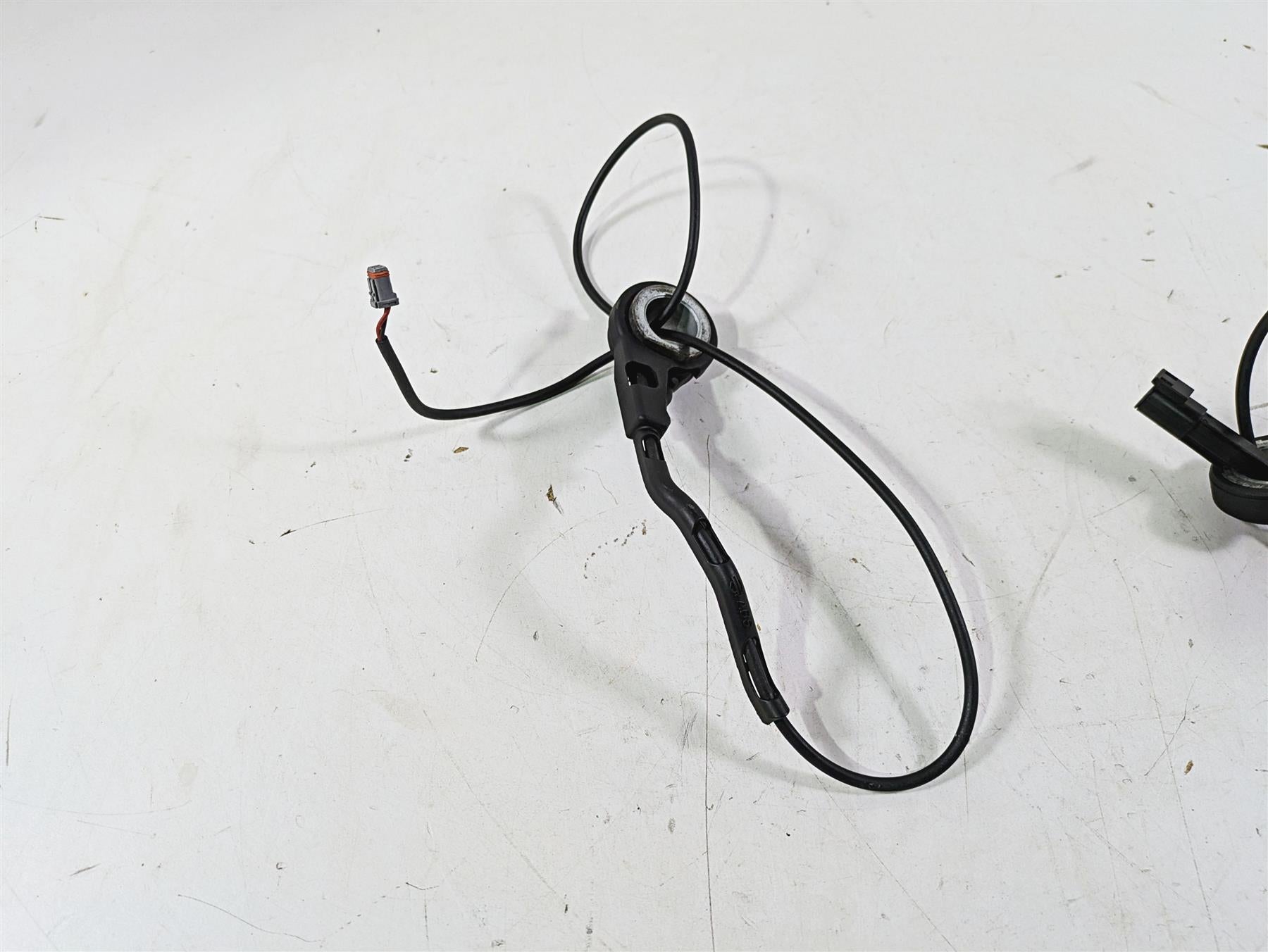 2018 Harley Softail FXFBS Fat Bob Abs Brake Wheel Speed Sensor Set 41100076 {{ shop.shopifyCountryName }} - Mototech271