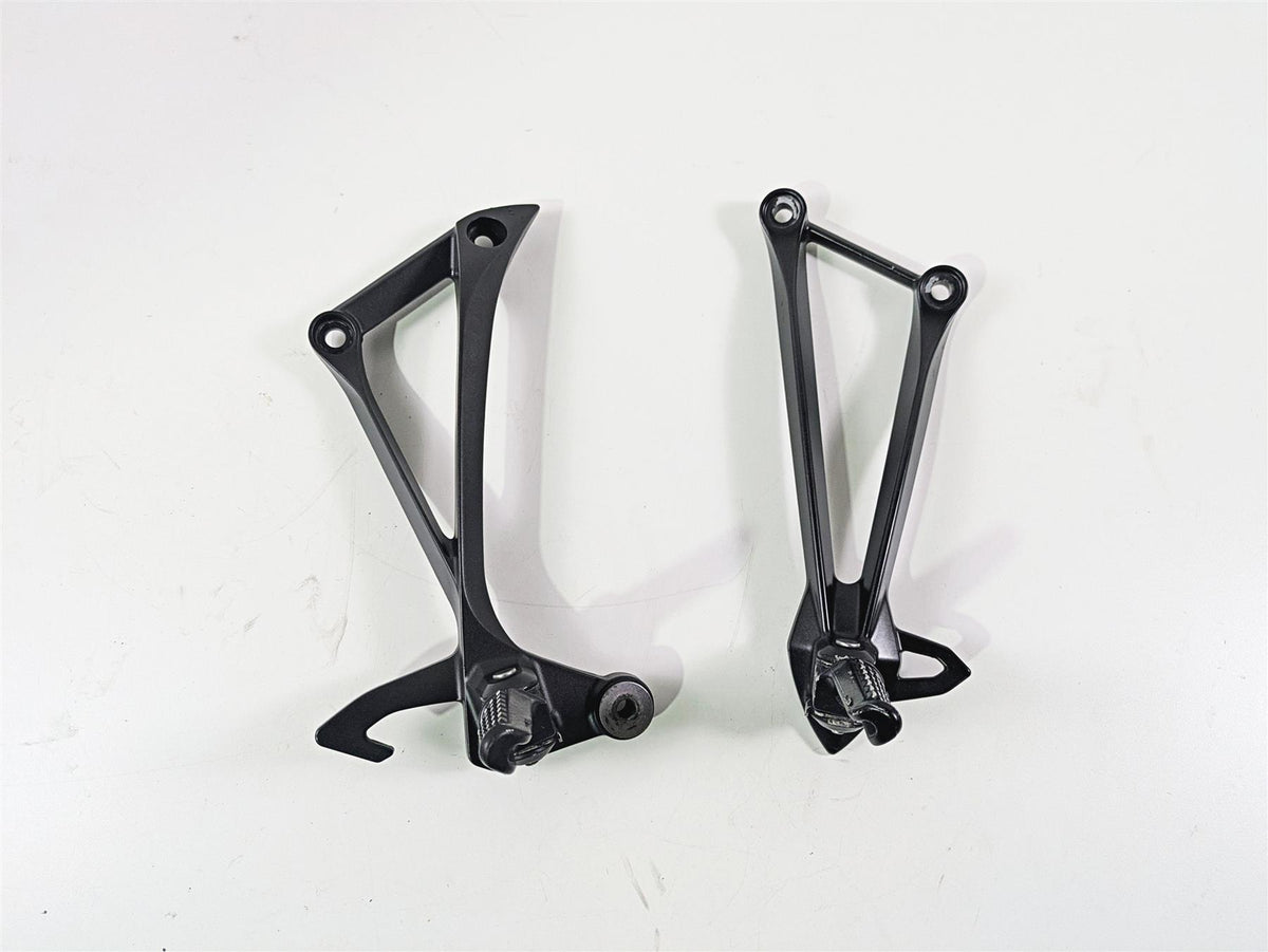 2016 Kawasaki ZX10R Ninja Rear Passenger Footpeg Rest Set 35063-0700-18R {{ shop.shopifyCountryName }} - Mototech271