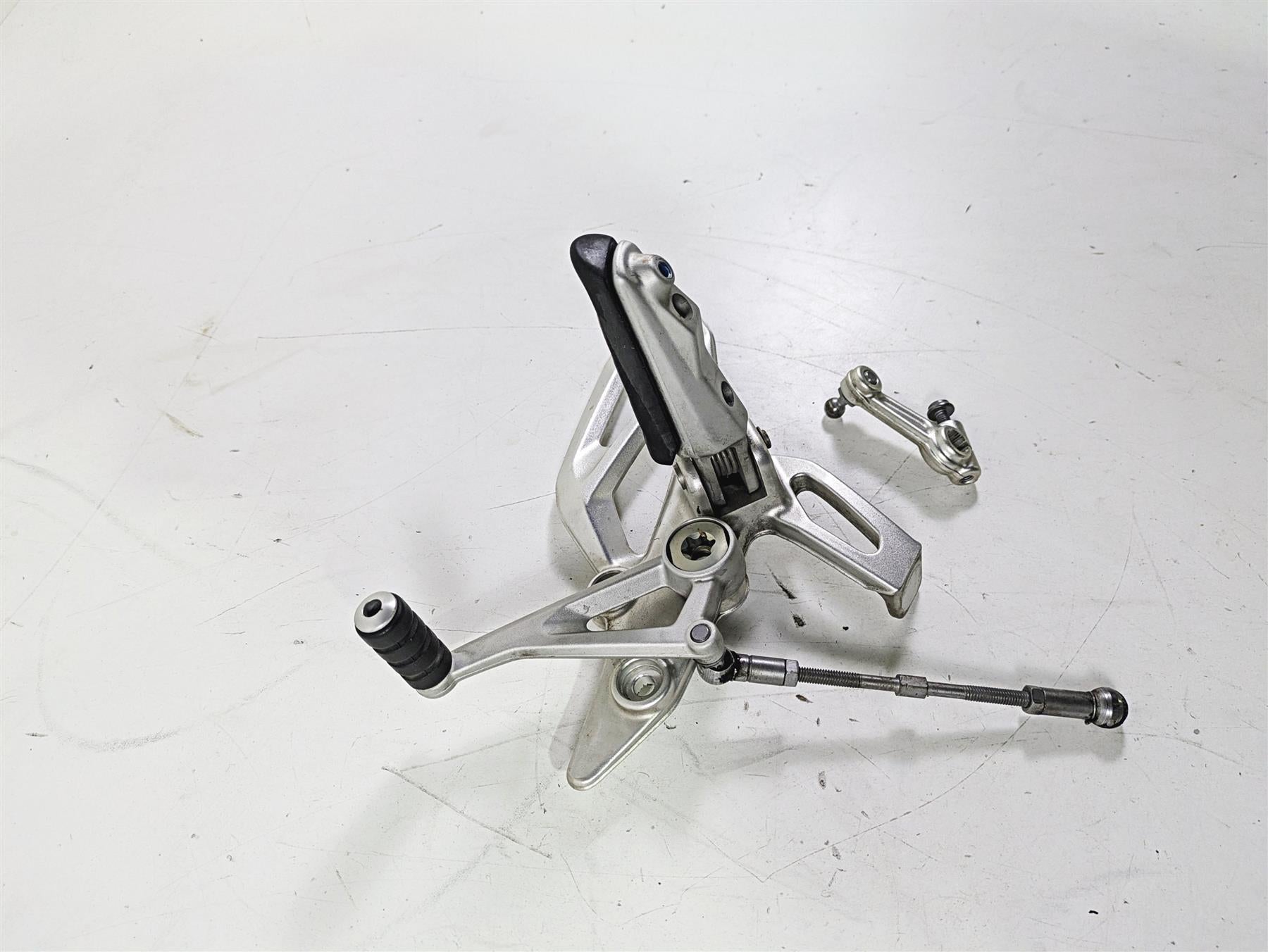 2016 BMW R1200RS K54 Left Rider Footpeg Set & Shifter 46718540796 {{ shop.shopifyCountryName }} - Mototech271