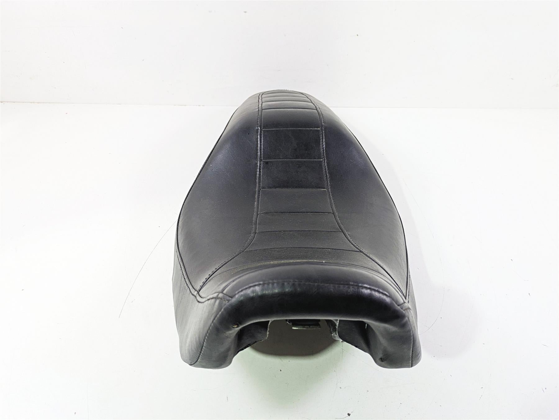 2011 Harley FXDC Dyna Super Glide Seat Saddle 51819-07 {{ shop.shopifyCountryName }} - Mototech271