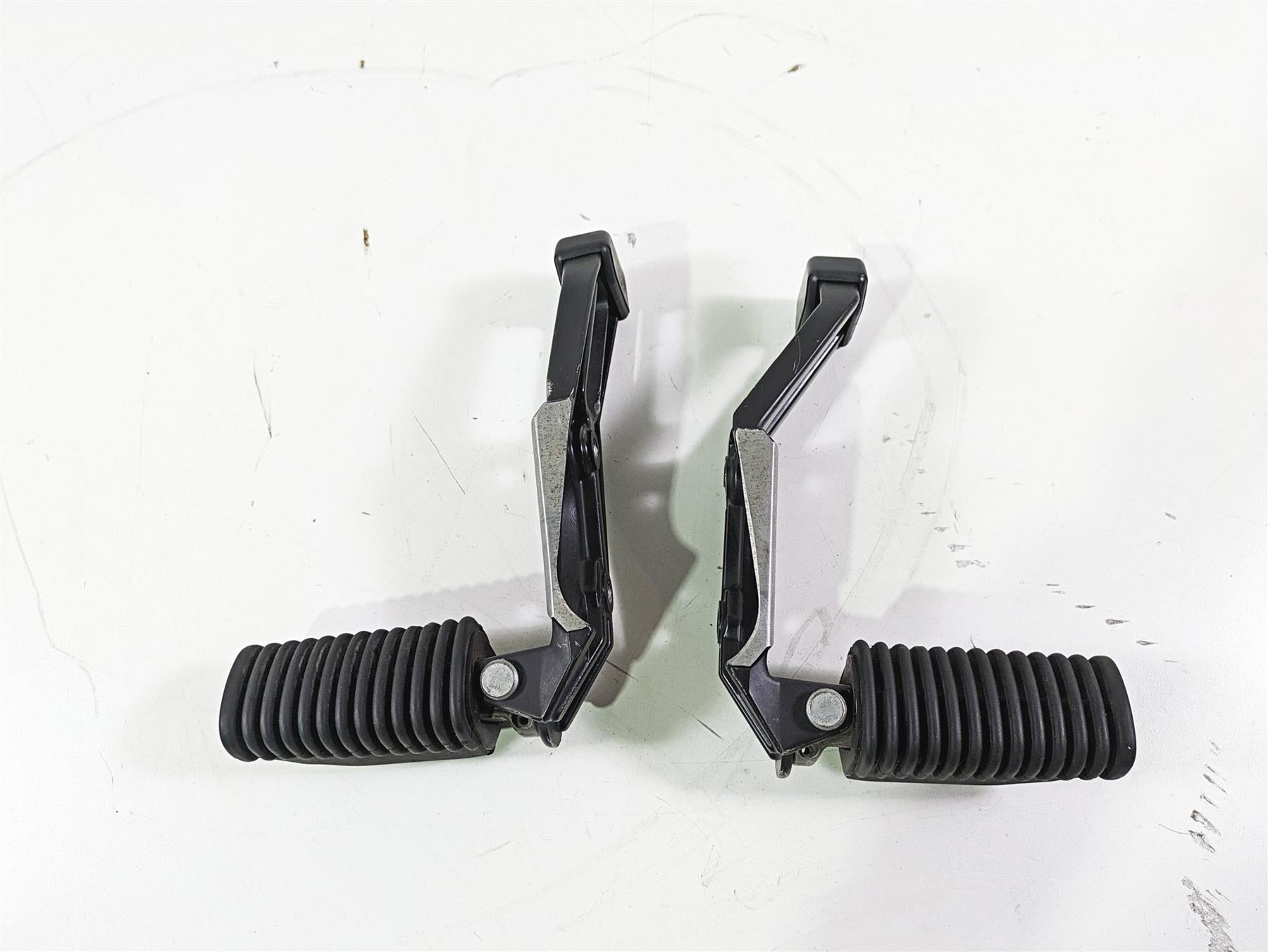2004 BMW R1150GS R21 Passenger Footpeg Foot Peg Set 46712314761 46712314762 {{ shop.shopifyCountryName }} - Mototech271