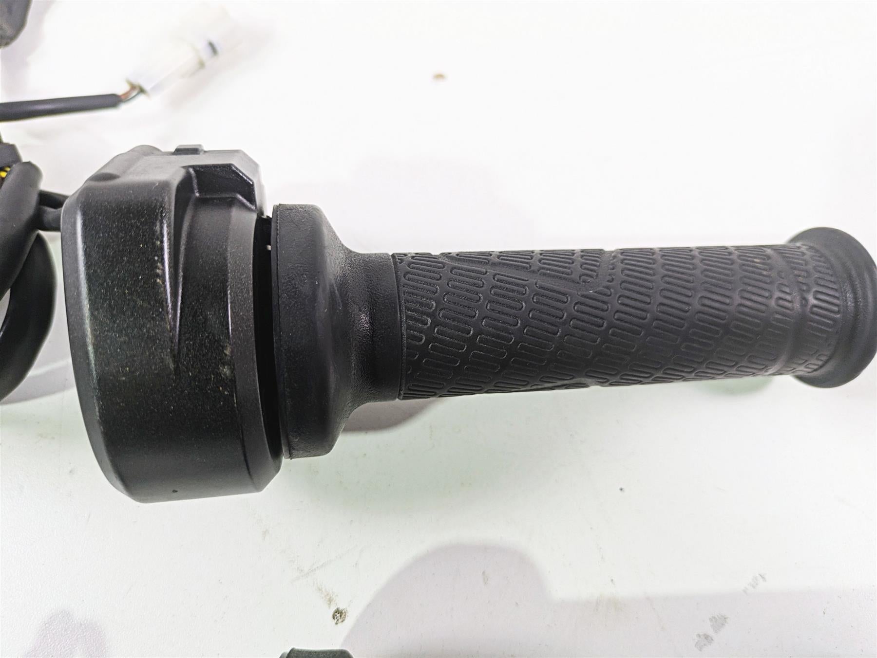 2018 KTM 1290 Super Duke R Ride By Wire E-Throttle Grip Set 60711012000 {{ shop.shopifyCountryName }} - Mototech271