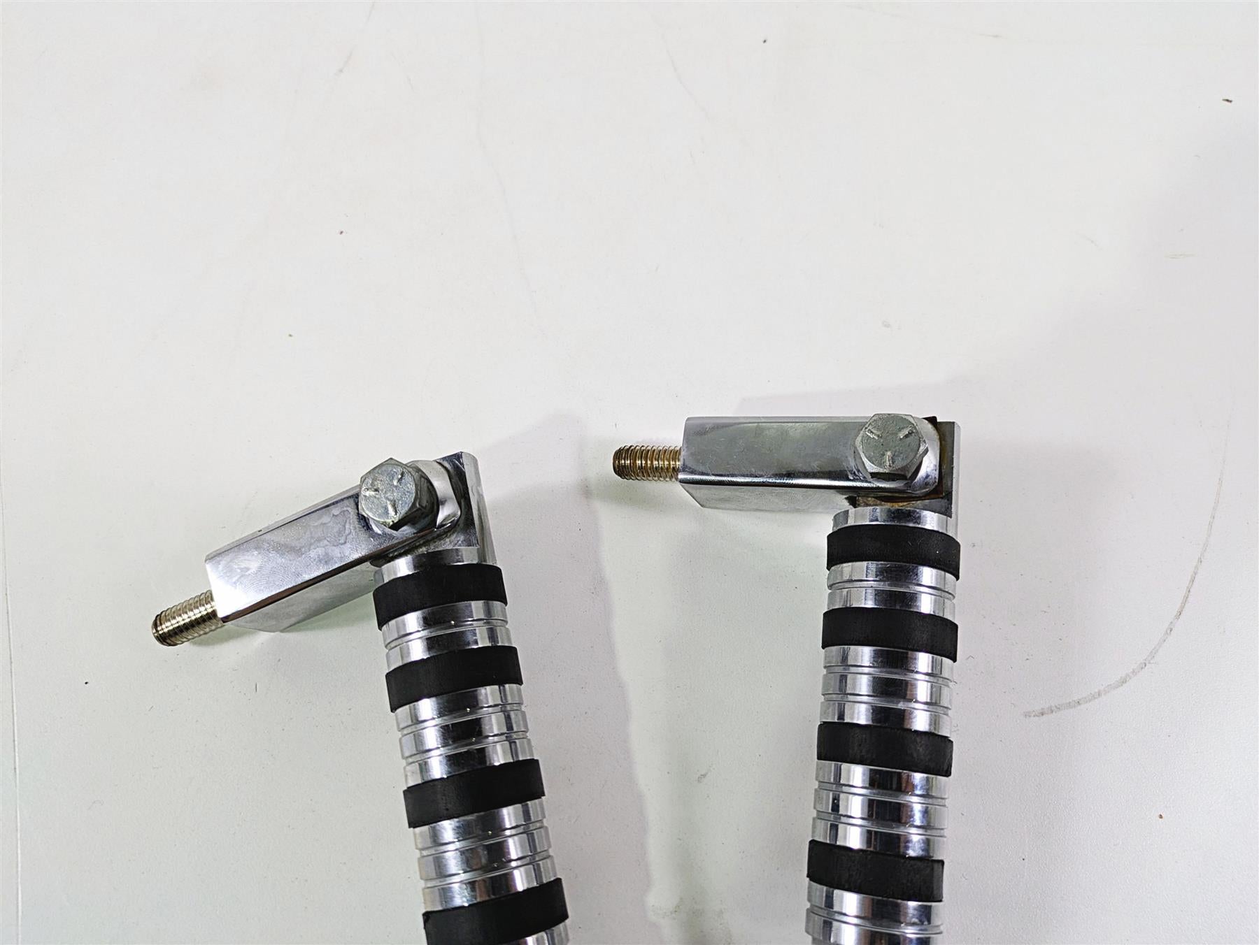 2009 Harley FLSTSB Cross Bones Rear Passenger Foot Peg Set {{ shop.shopifyCountryName }} - Mototech271