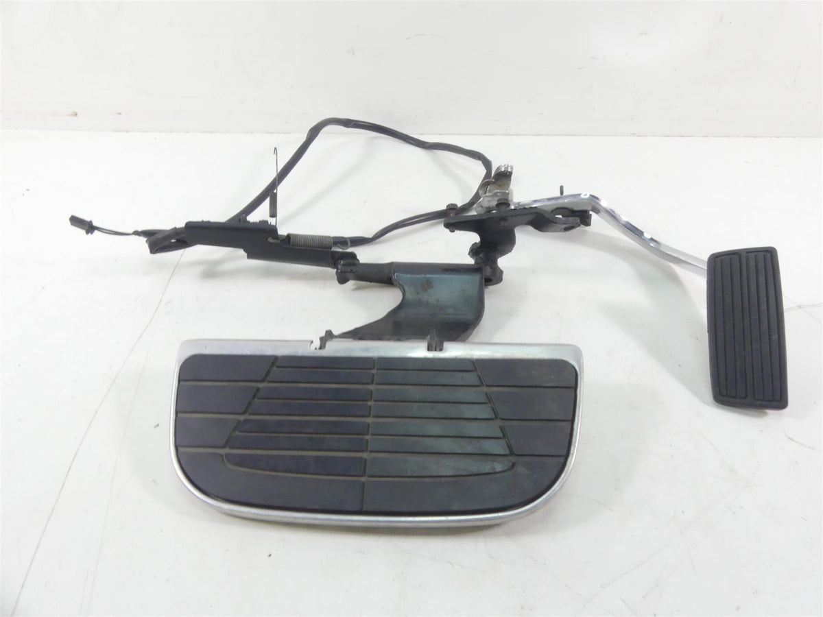 2003 Honda VTX1800R Right Front Floor Board & Brake Pedal Set 50615-MCV-000 {{ shop.shopifyCountryName }} - Mototech271