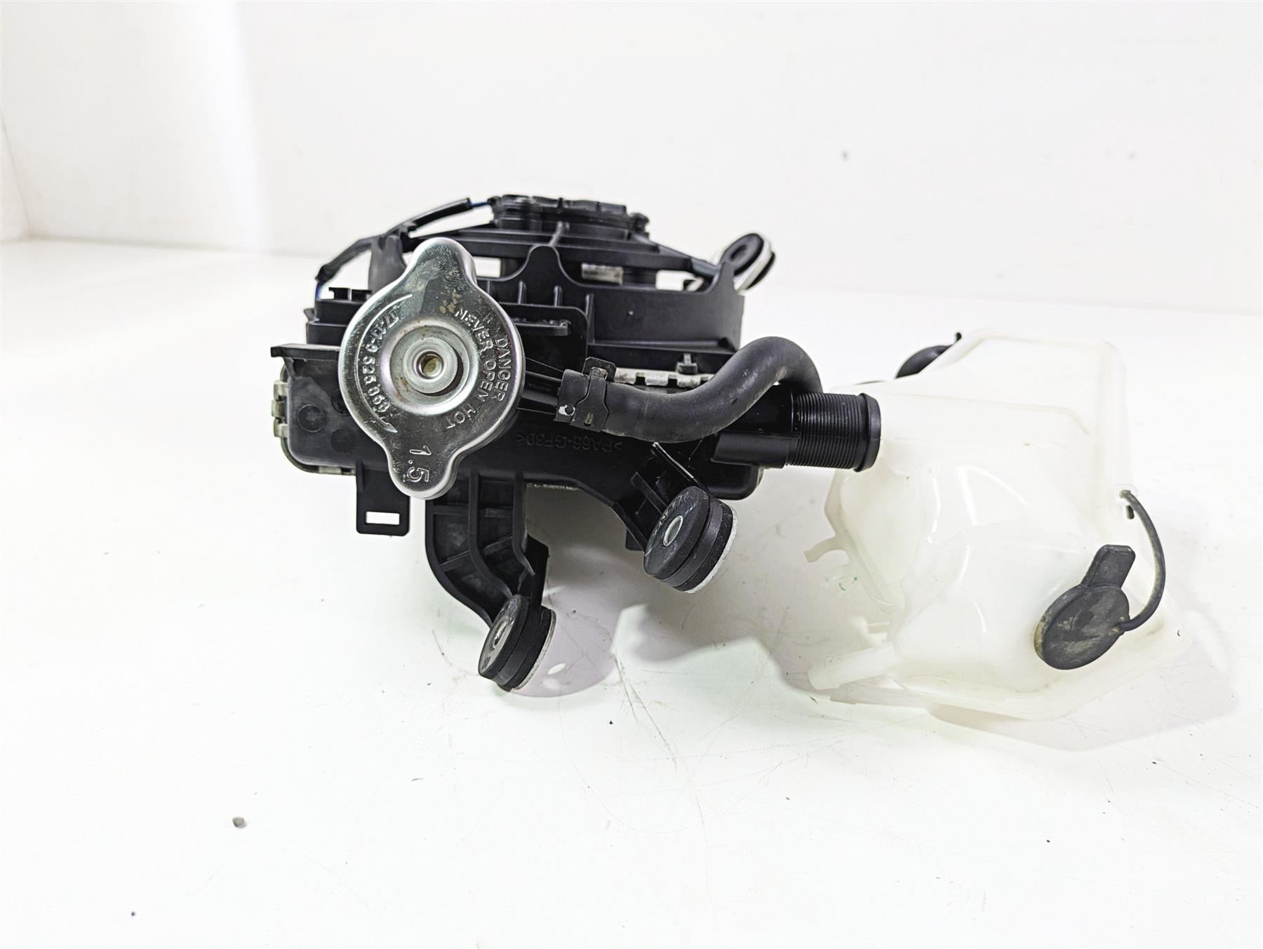 2015 BMW R1200 GS Adv K51 Right Radiator Fan Reservoir & Cover 17118546416 {{ shop.shopifyCountryName }} - Mototech271