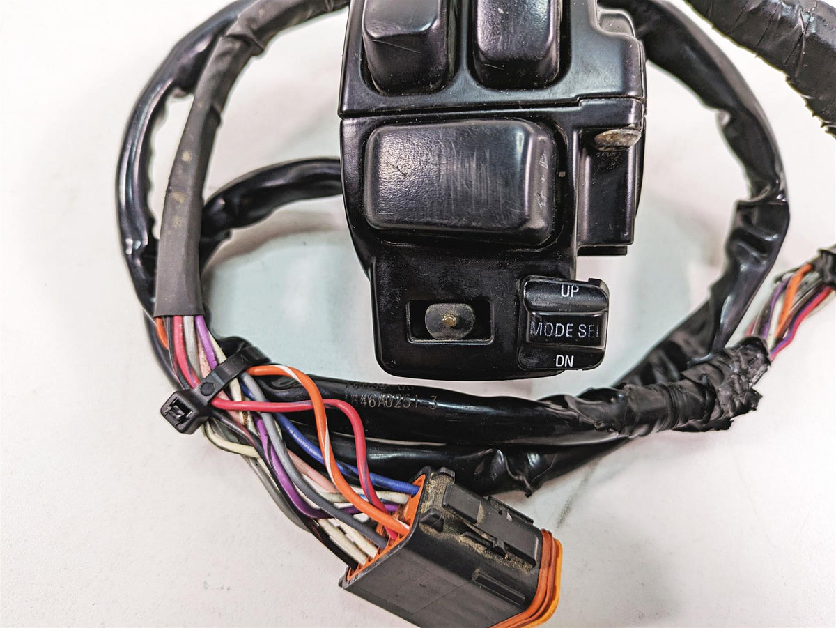 2006 Harley Touring FLHXI Street Glide Right Hand Control Switch - Read 71553-96 {{ shop.shopifyCountryName }} - Mototech271