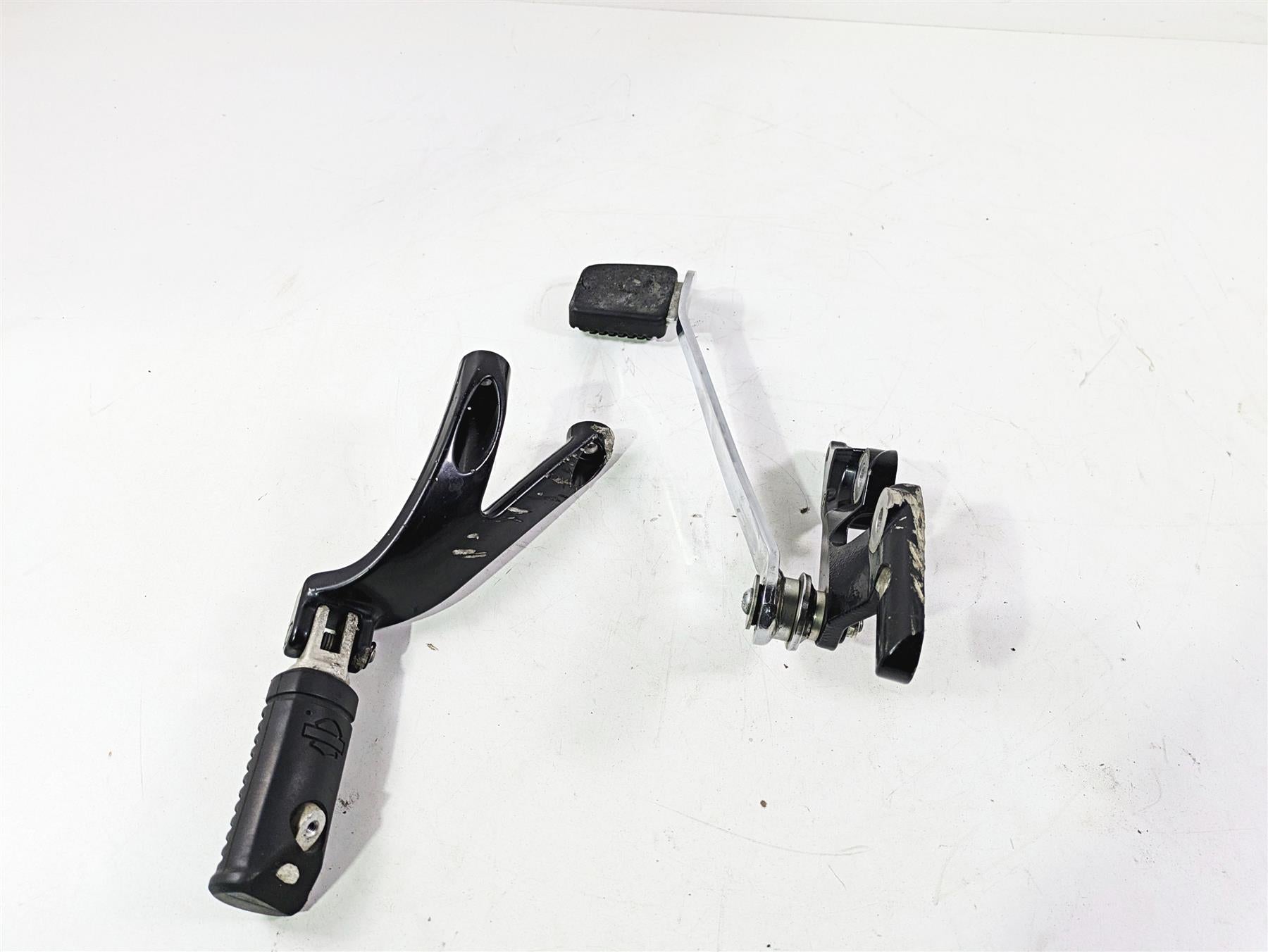 2018 Harley FXBR Softail Breakout Right Footpeg + Mount & Brake Pedal 50500746 {{ shop.shopifyCountryName }} - Mototech271
