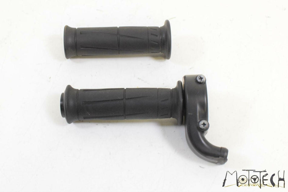2015 Kawasaki ZX10R ZX1000 Ninja Throttle Grip Handle SET 32099-0049 {{ shop.shopifyCountryName }} - Mototech271