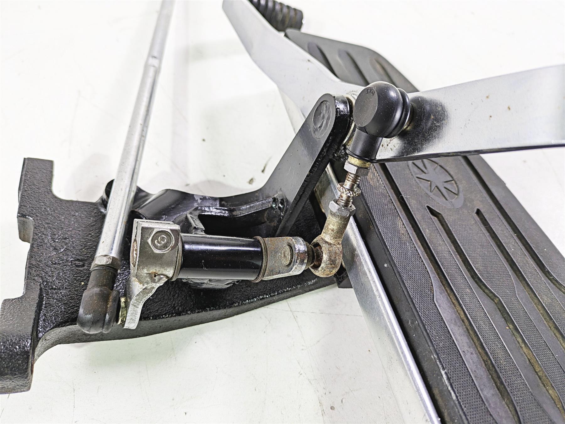 2004 Yamaha XVZ1300 Royal Star Left Floorboard Set & Shifter 4XY-27410-10-00 {{ shop.shopifyCountryName }} - Mototech271