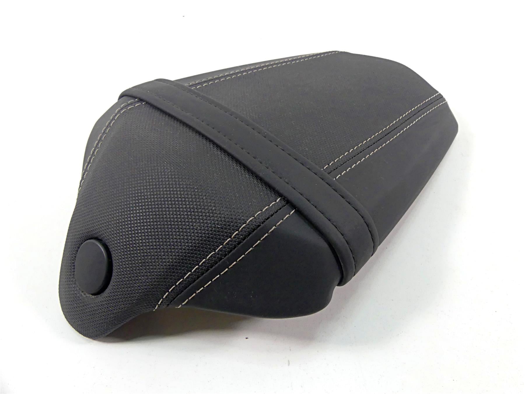 2022 Triumph Speed Triple 1200 RS Nice Rear Passenger Seat Saddle T2317015 {{ shop.shopifyCountryName }} - Mototech271