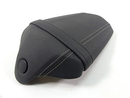 2022 Triumph Speed Triple 1200 RS Nice Rear Passenger Seat Saddle T2317015 {{ shop.shopifyCountryName }} - Mototech271