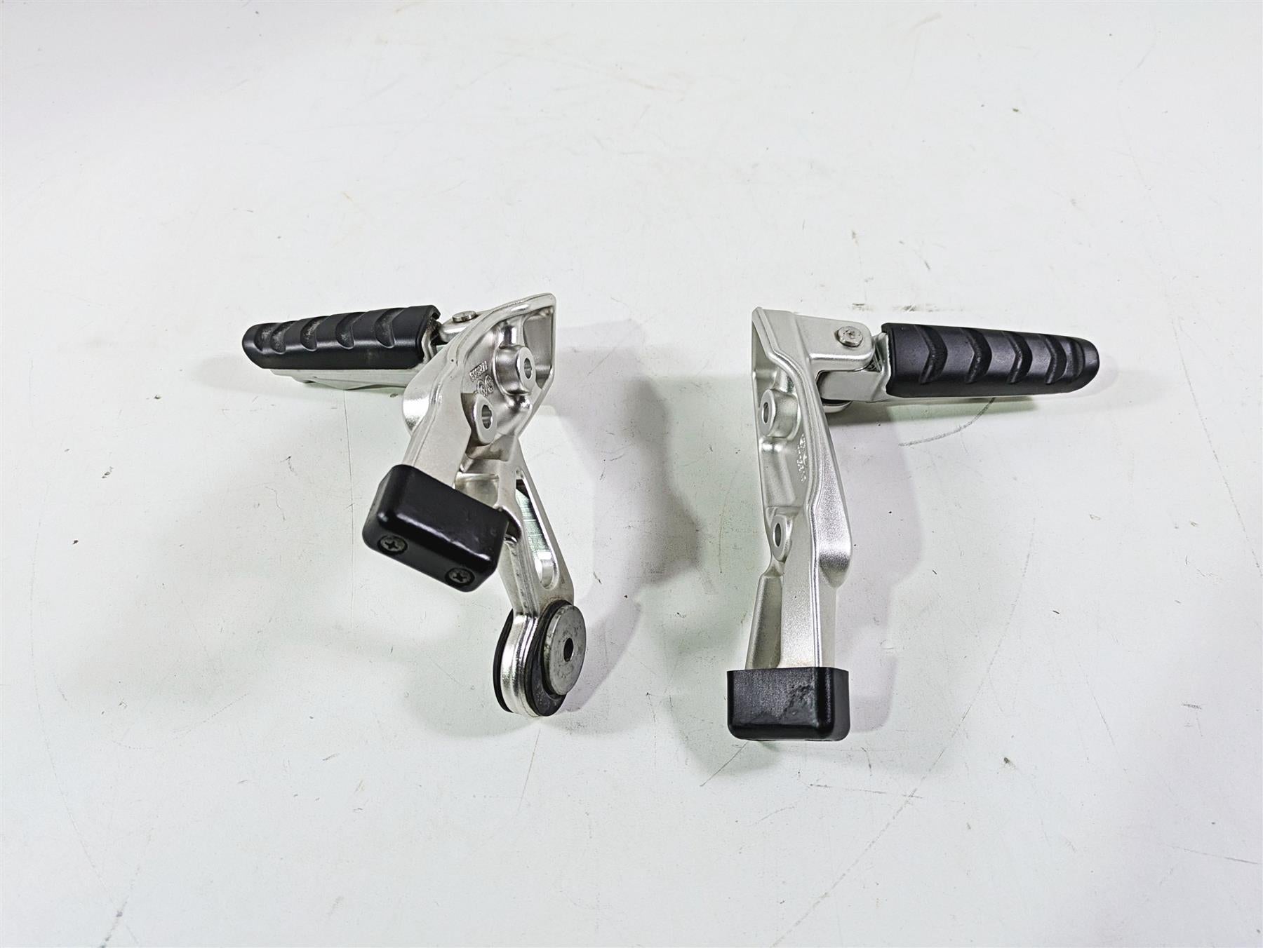 2012 BMW R1200R K27 Rear Passenger Foot Peg Rest Set 46717728893 46717728894 {{ shop.shopifyCountryName }} - Mototech271