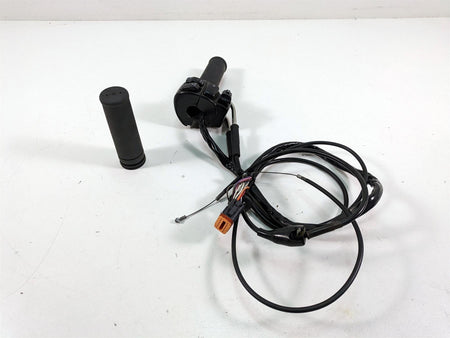 2006 Harley Touring FLHTCUI Electra Glide Right Hand Control Switch 71684-06A {{ shop.shopifyCountryName }} - Mototech271