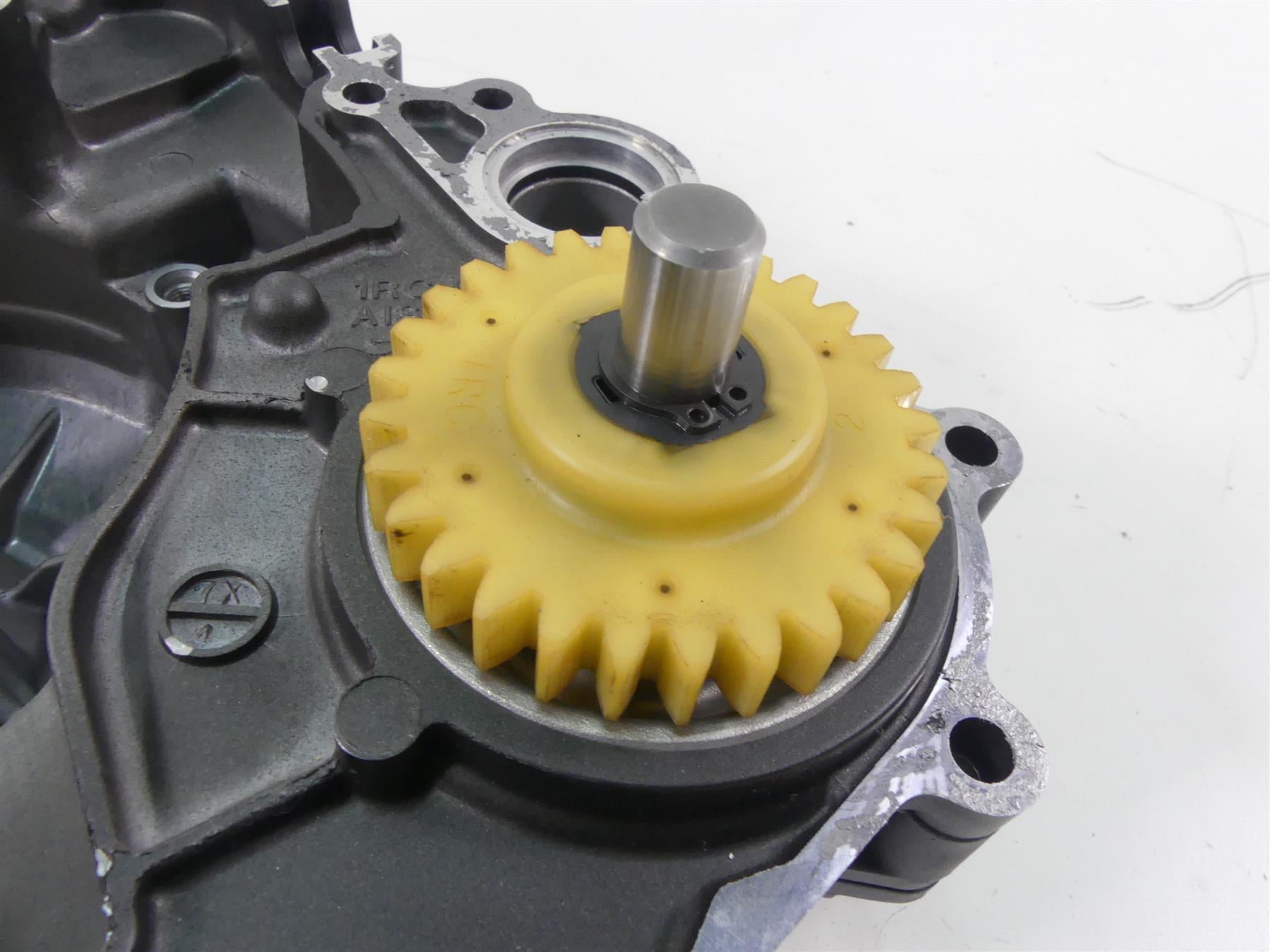 2015 Yamaha MT09 FZ09 Stator Alternator Cover & Water Pump 1RC-15411-01-00 {{ shop.shopifyCountryName }} - Mototech271