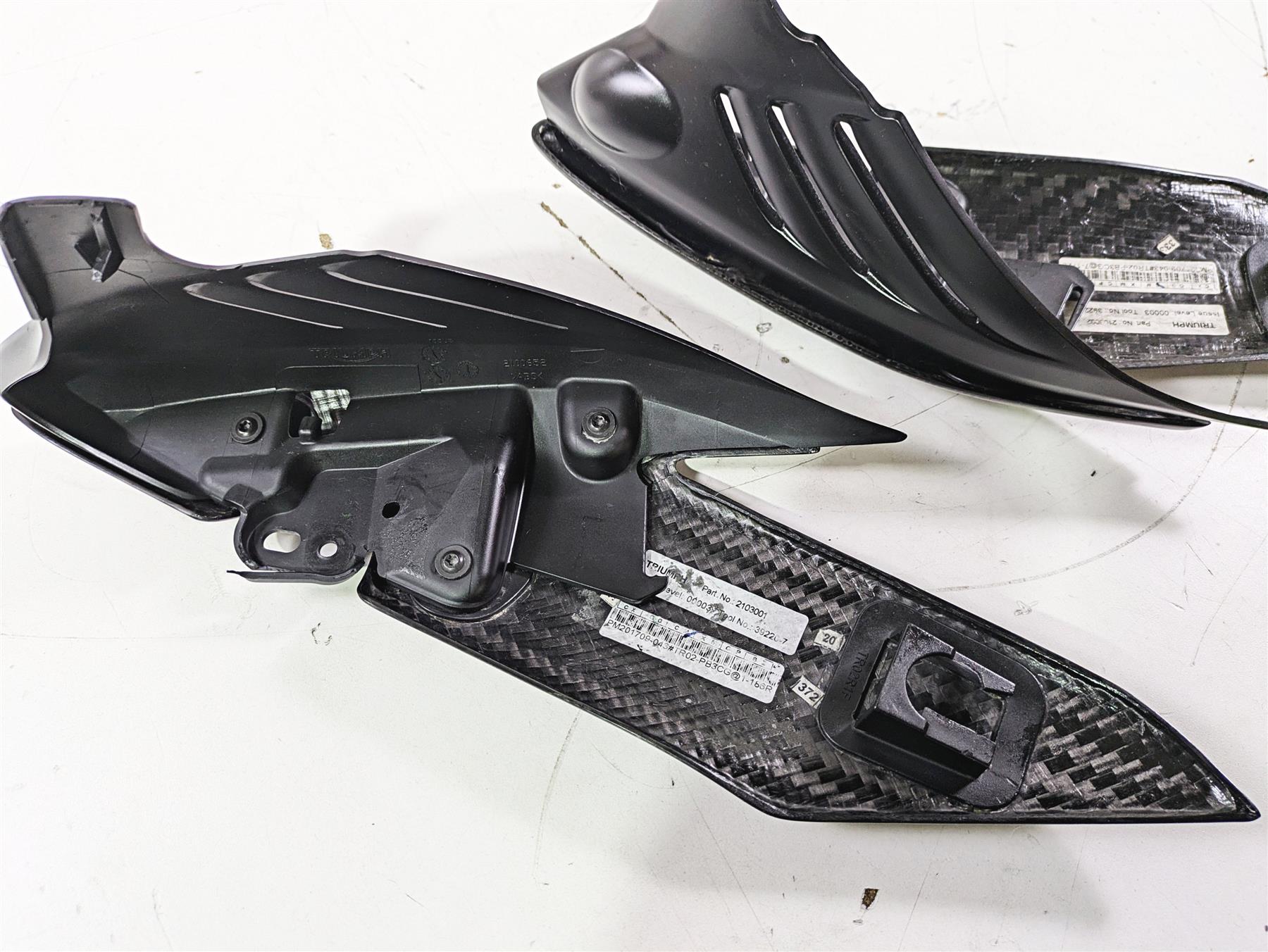 2019 Triumph Speed Triple RS 1050 Left Right Carbon Fiber Fairing Cover T2103002 {{ shop.shopifyCountryName }} - Mototech271