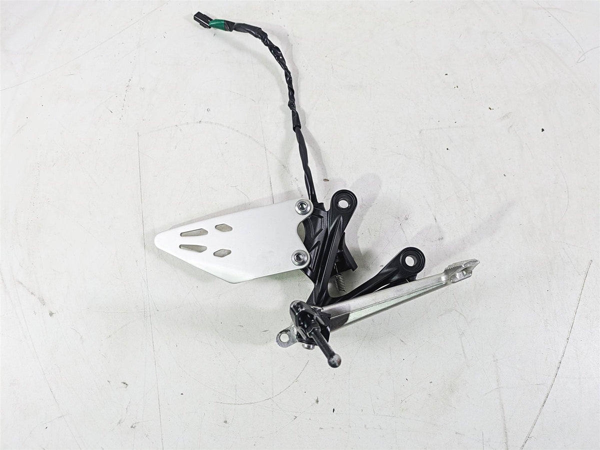 2020 Kawasaki ZX6R Ninja Right Foot Peg Brake Pedal Lever 35063-0590-18R {{ shop.shopifyCountryName }} - Mototech271