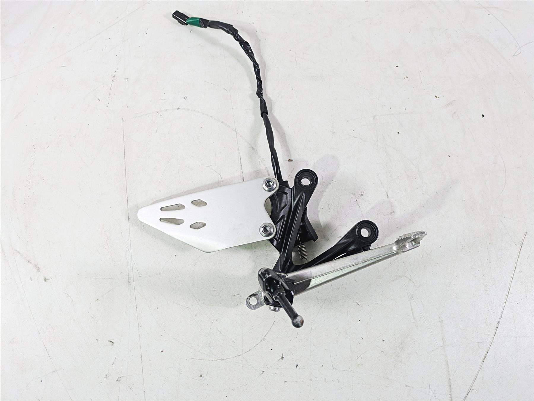 2020 Kawasaki ZX6R Ninja Right Foot Peg Brake Pedal Lever 35063-0590-18R