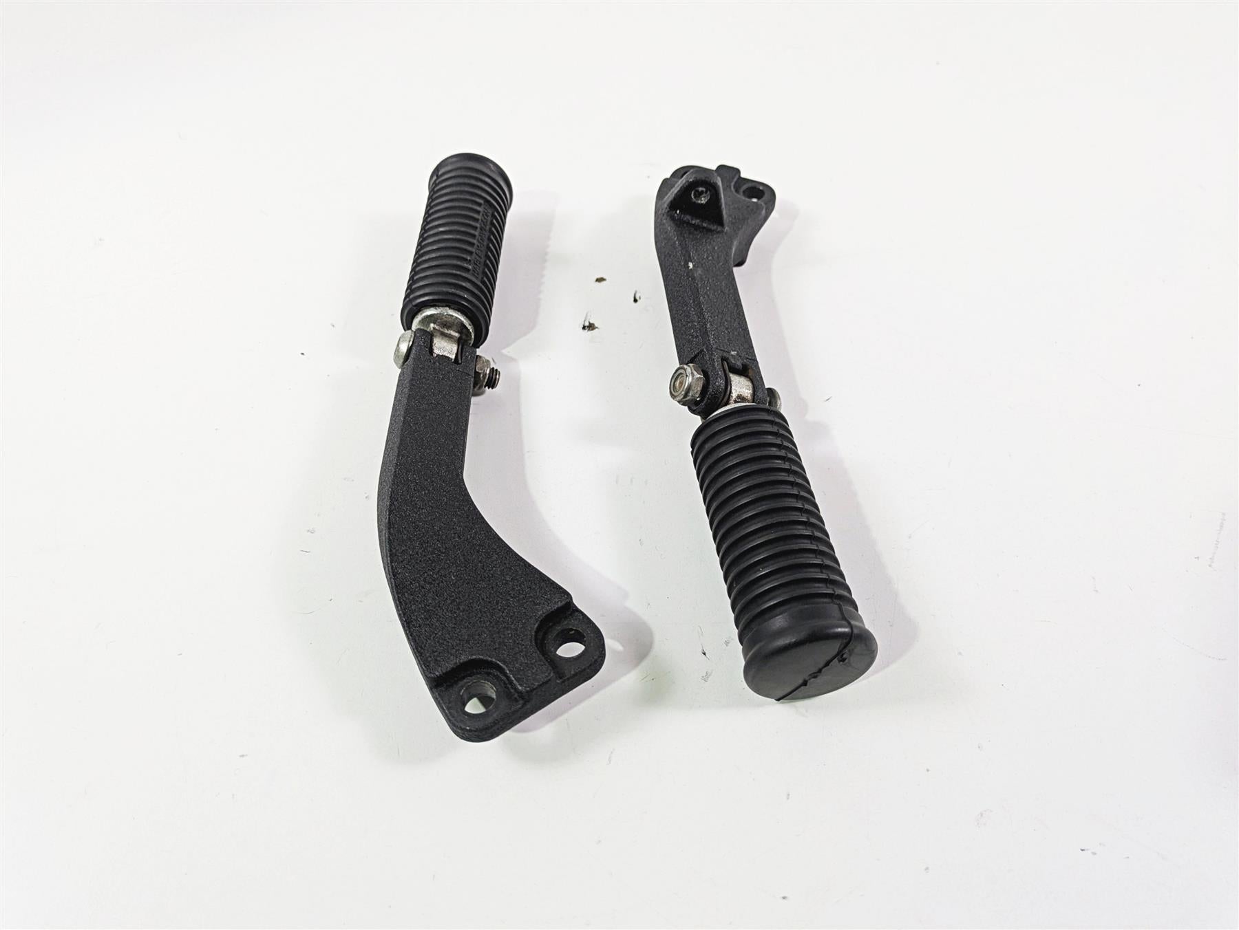 2014 Harley FXDF Dyna Fat Bob Rear Passenger Footpeg Set 49224-06A 49230-06 {{ shop.shopifyCountryName }} - Mototech271