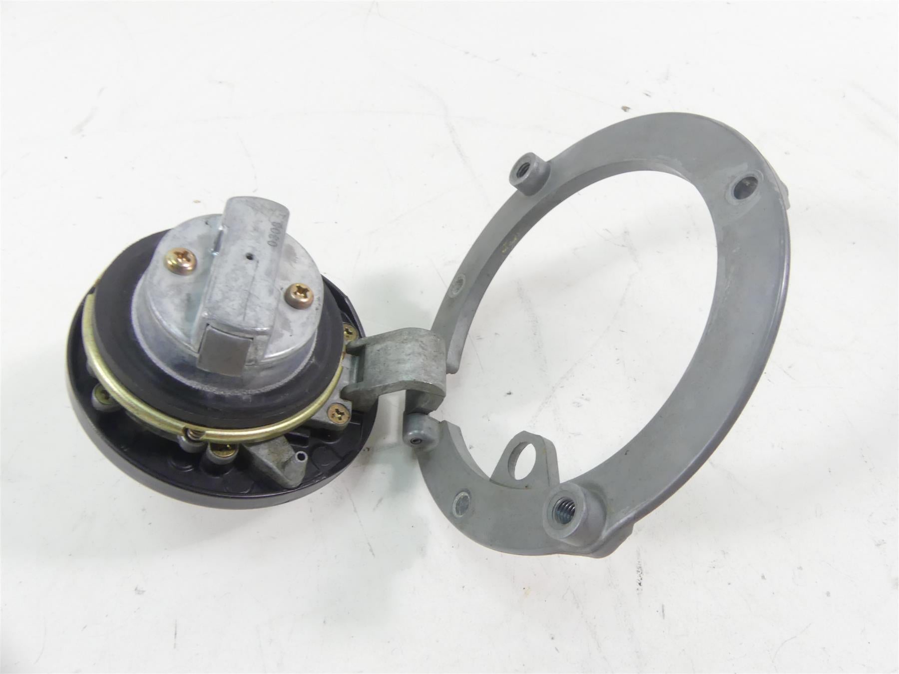 2004 Kawasaki VN1600 Meanstreak Ignition Switch Gas Cap Key Lock Set 27005-0001 {{ shop.shopifyCountryName }} - Mototech271
