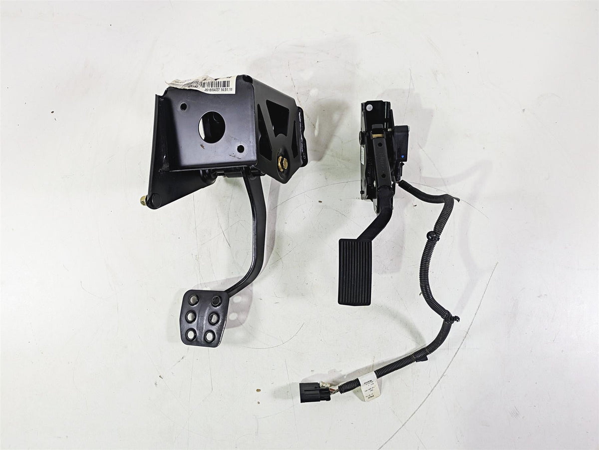 2018 Can Am Maverick X3 XRC Turbo R Foot Brake Accelerate Pedal Set 707001803 {{ shop.shopifyCountryName }} - Mototech271