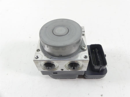 2013 Yamaha VMX17 V-Max 1700 Abs Brake Pump Pressure Module 2S3-85930-10-00 {{ shop.shopifyCountryName }} - Mototech271