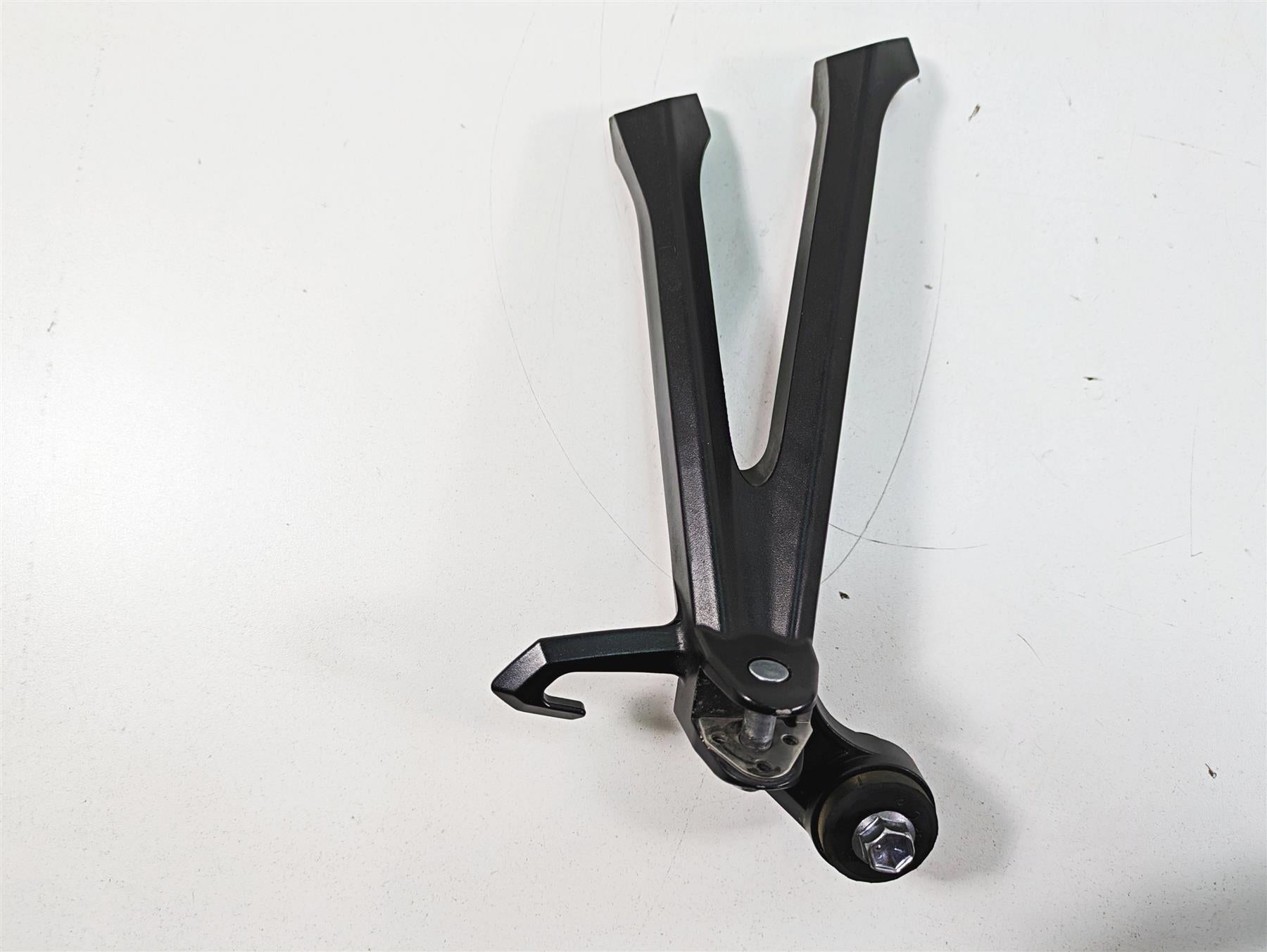 2022 Suzuki GSXR 750 Passenger Footpeg Foot Peg Rest Set 43600-14J30 43700-14J30 {{ shop.shopifyCountryName }} - Mototech271