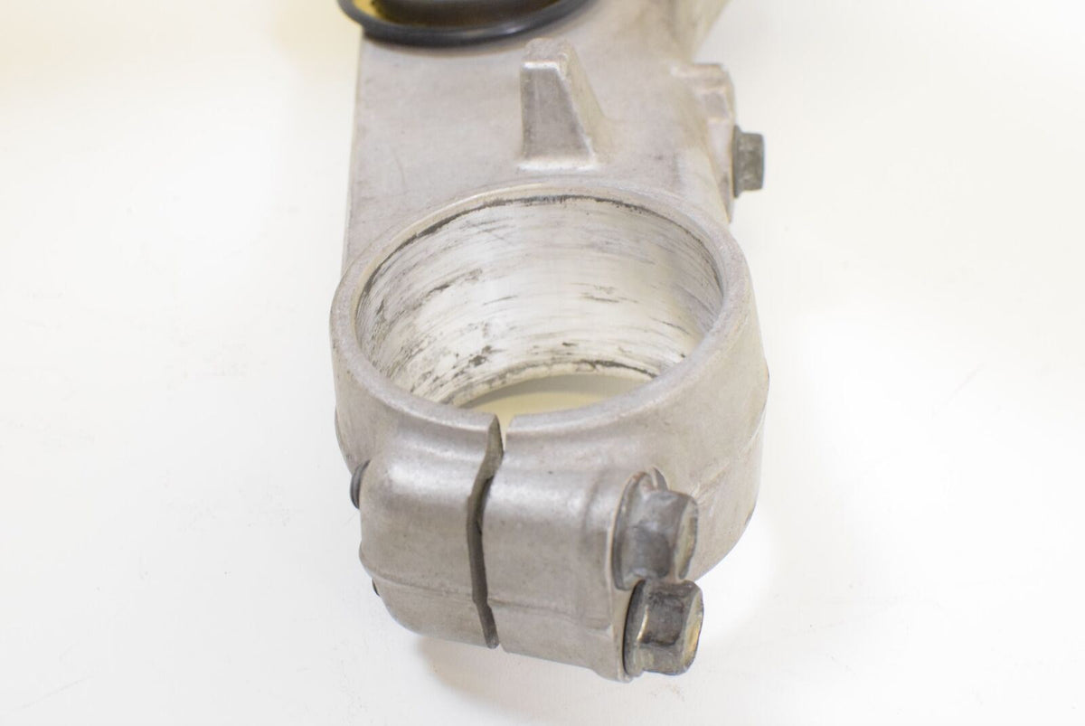 2006 Suzuki GSX1300 R Hayabusa Lower Triple Tree Steering Clamp 51410-24F30 {{ shop.shopifyCountryName }} - Mototech271