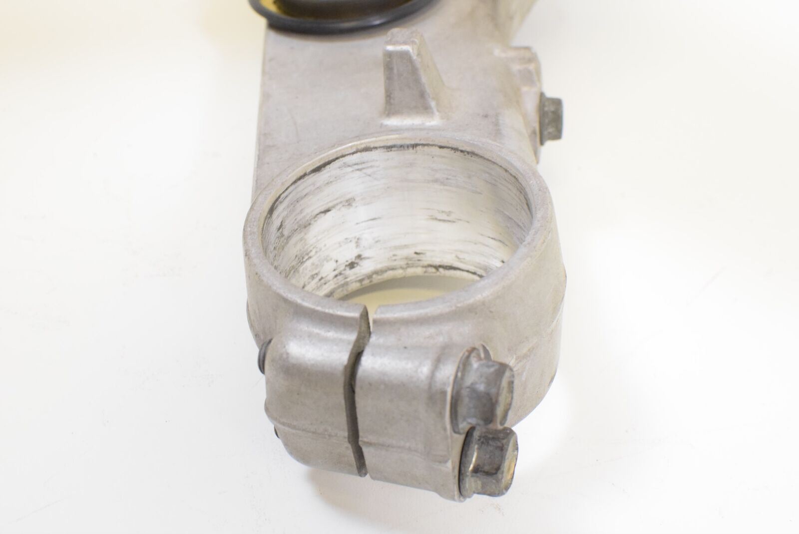 2006 Suzuki GSX1300 R Hayabusa Lower Triple Tree Steering Clamp 51410-24F30 {{ shop.shopifyCountryName }} - Mototech271