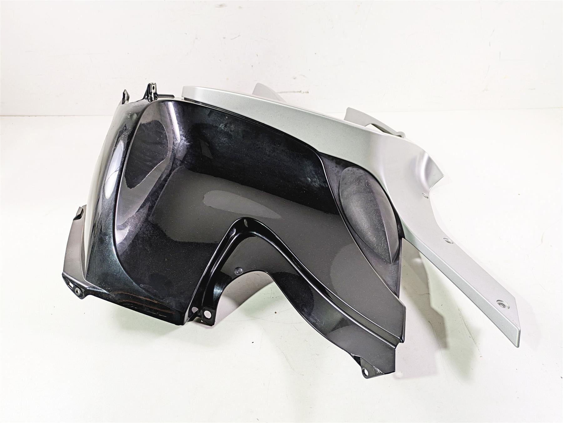 2009 BMW R1200RT K26 Right Main Side Fairing Cover Cowl 46637681054 {{ shop.shopifyCountryName }} - Mototech271