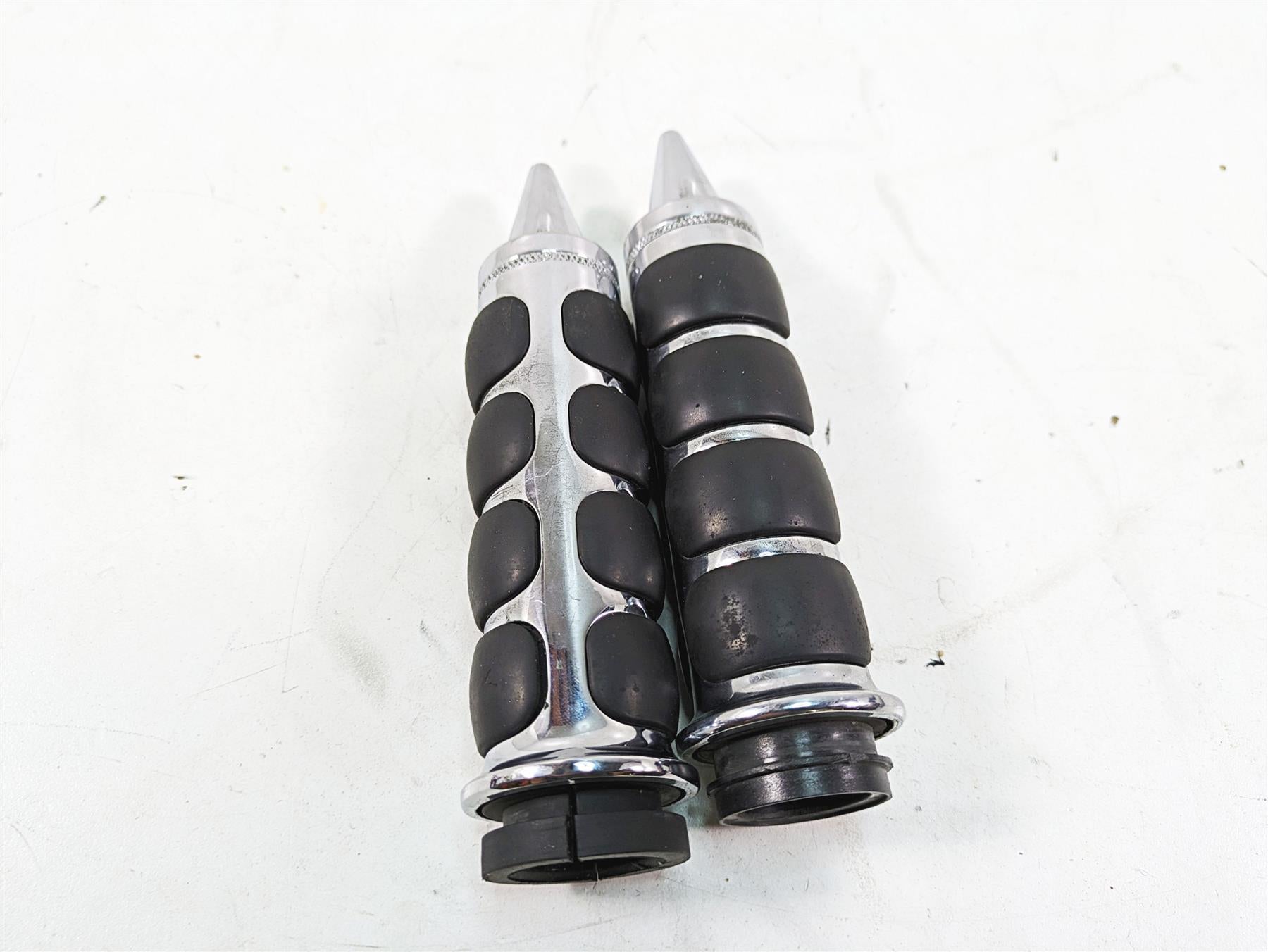 2011 Harley Touring FLTRU Road Glide Aftermarket Spike Hand Grip Set {{ shop.shopifyCountryName }} - Mototech271