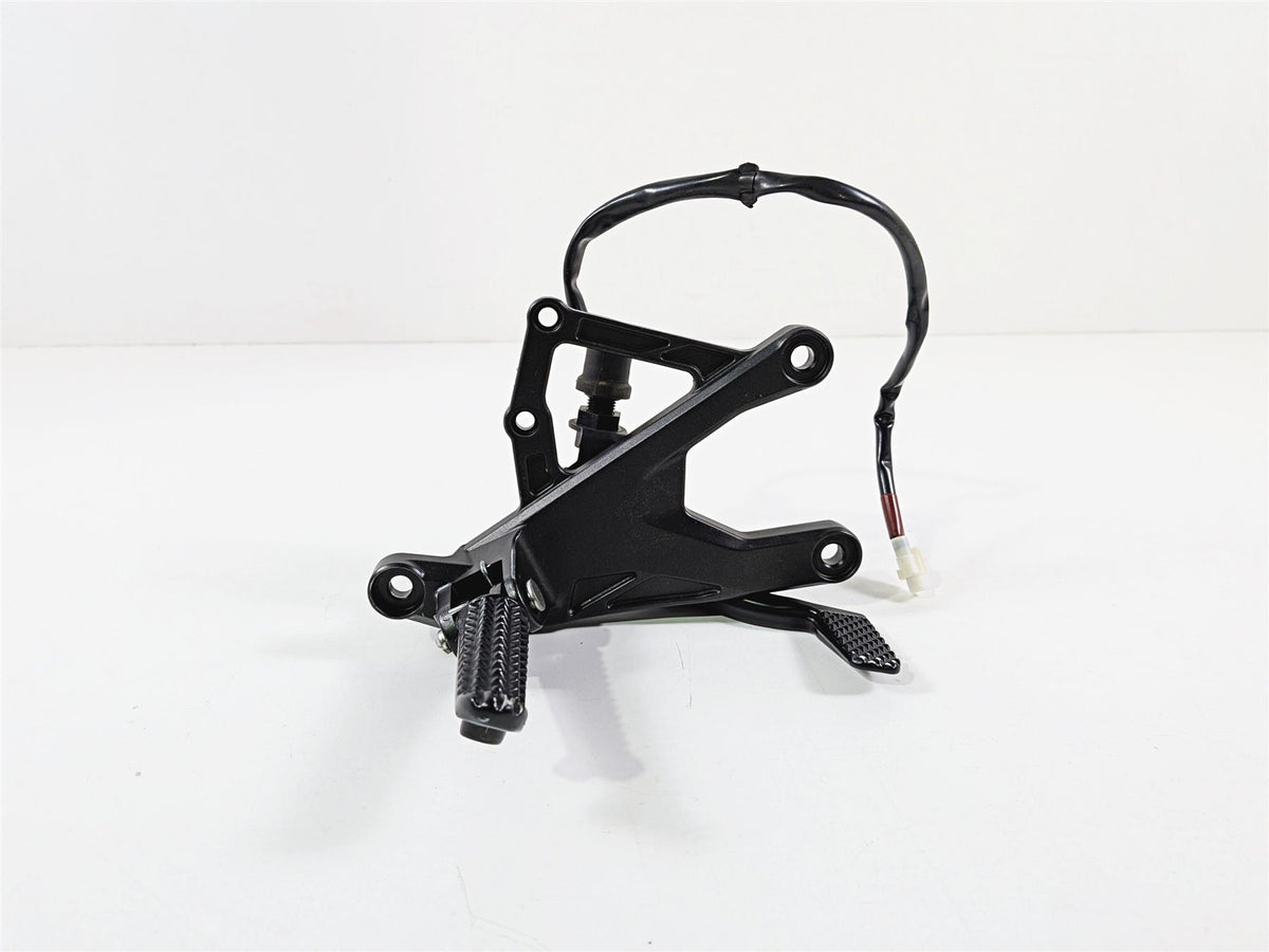 2016 Yamaha YZF R1 RN32 Front Right Foot Peg & Brake Pedal 2CR-27443-00-00 {{ shop.shopifyCountryName }} - Mototech271