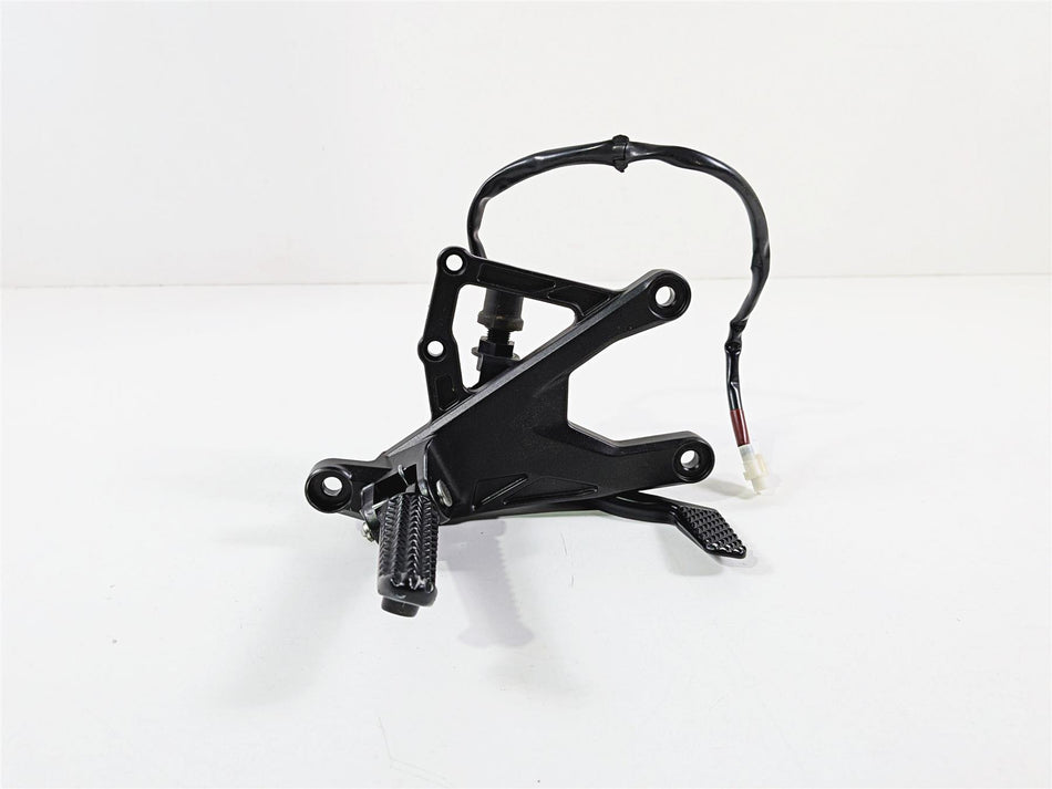 2016 Yamaha YZF R1 RN32 Front Right Foot Peg & Brake Pedal 2CR-27443-00-00 {{ shop.shopifyCountryName }} - Mototech271