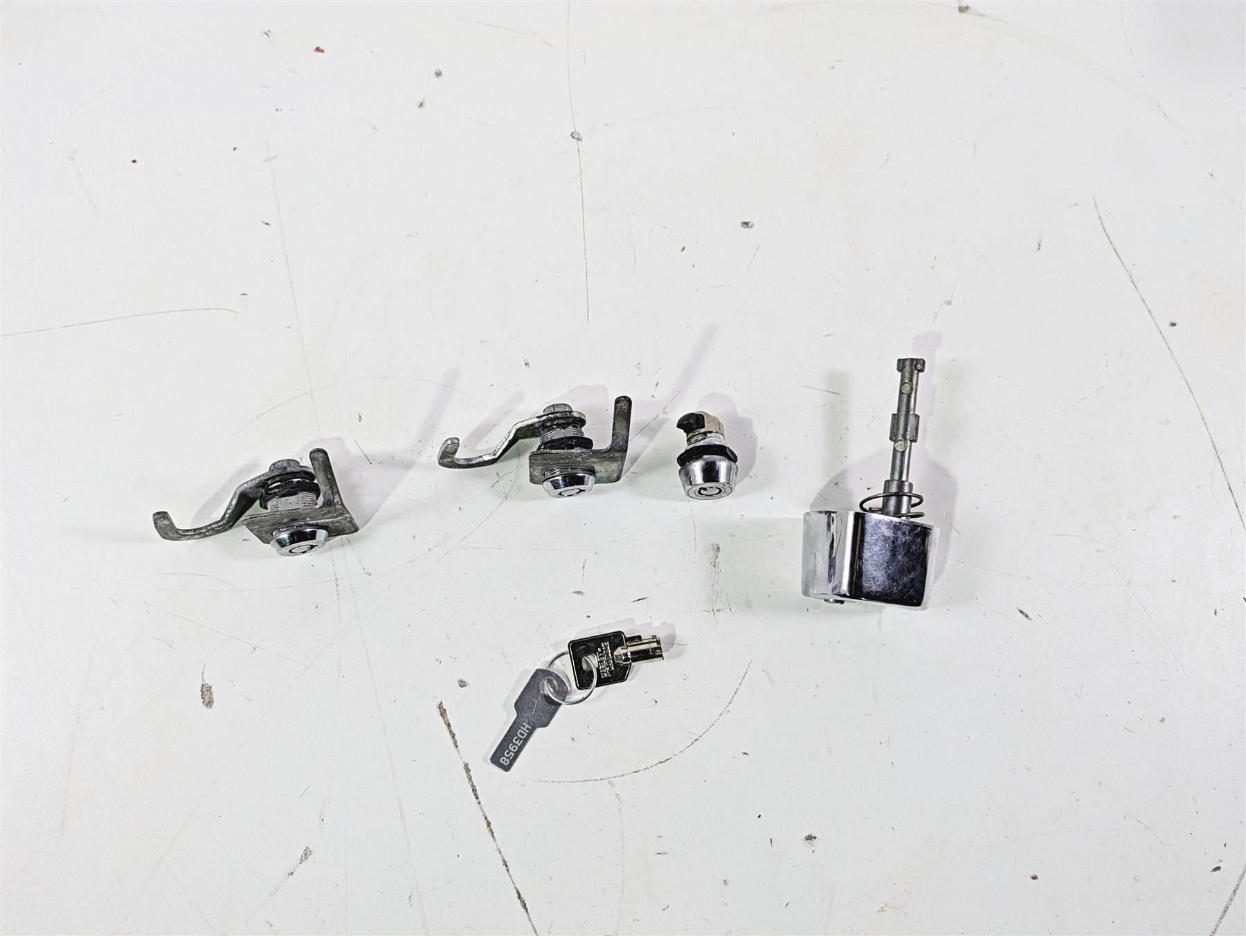 2008 Harley Touring FLHTP Electra Glide Ignition Switch Knob + Key Lock 71532-03 {{ shop.shopifyCountryName }} - Mototech271