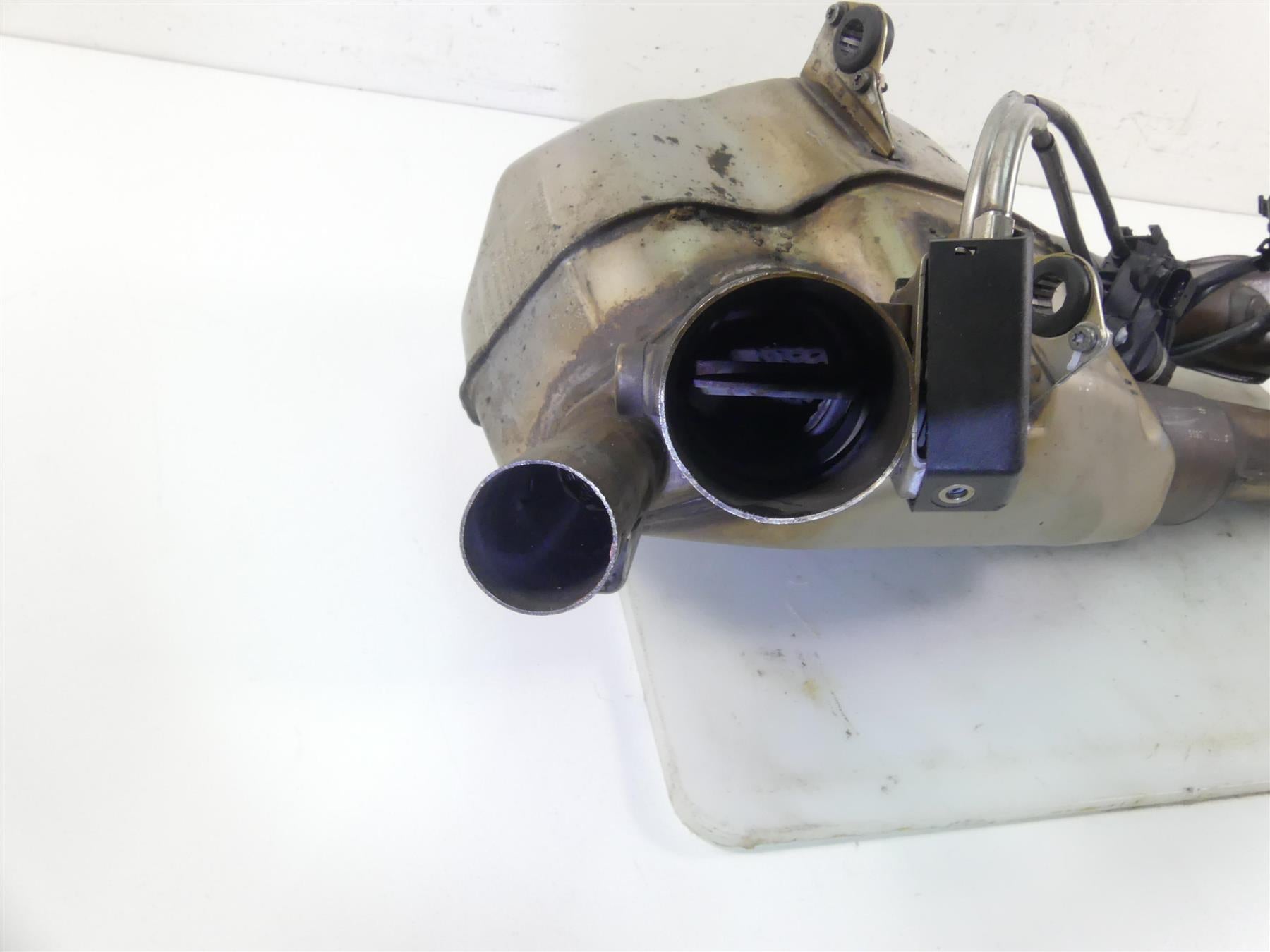 2016 BMW S1000XR K49 Oem Exhaust Header Manifold Chamber & Servo Set 18518553736 {{ shop.shopifyCountryName }} - Mototech271