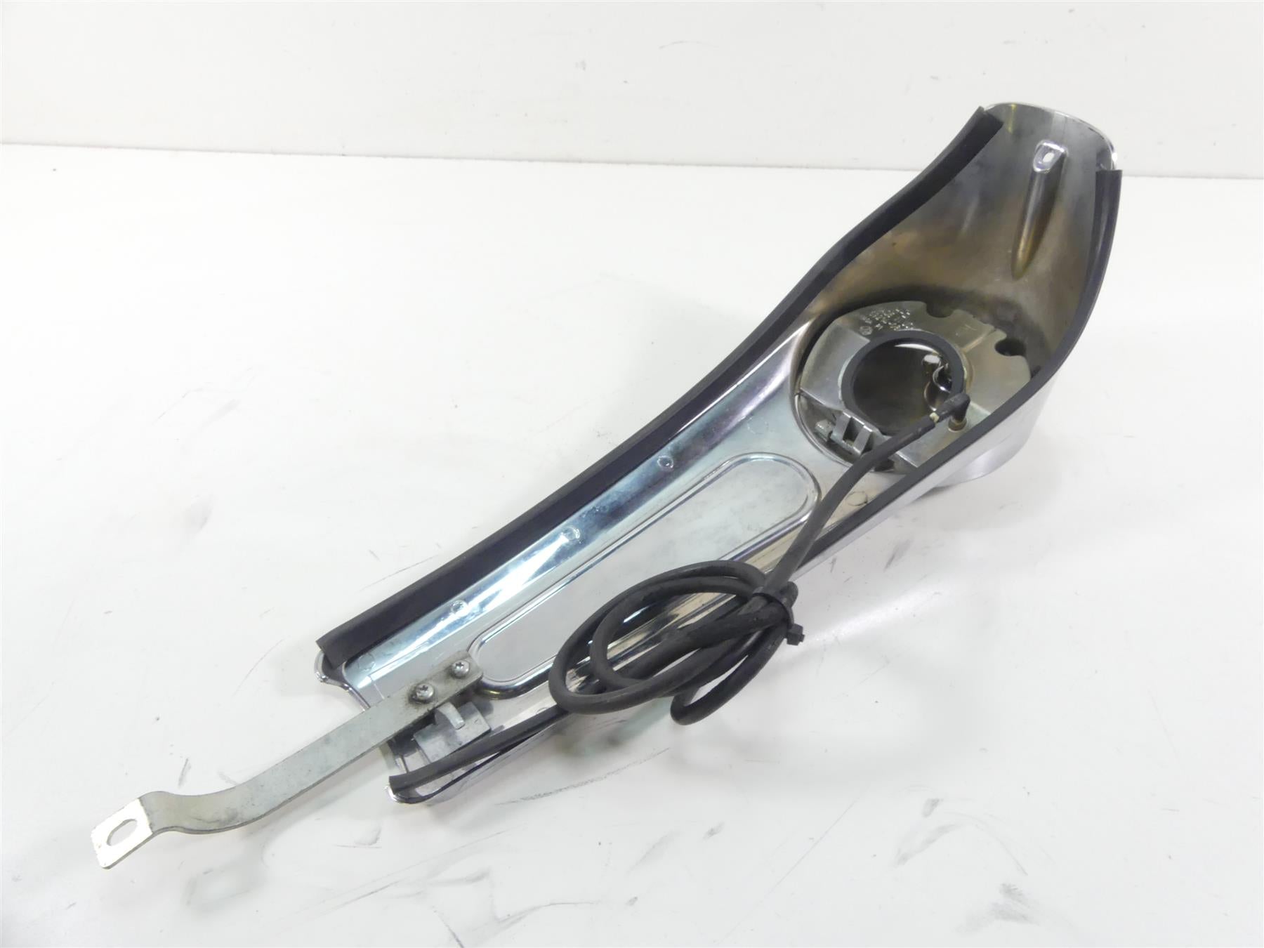 2010 Harley Touring FLHX Street Glide Fuel Tank Cover Dash Console 69214-08 {{ shop.shopifyCountryName }} - Mototech271