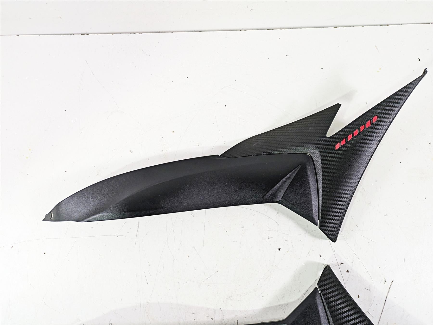 2016 Suzuki GSXR1000 Under Seat Leg Fairing Cover Cowl Set 47421-47H00 {{ shop.shopifyCountryName }} - Mototech271