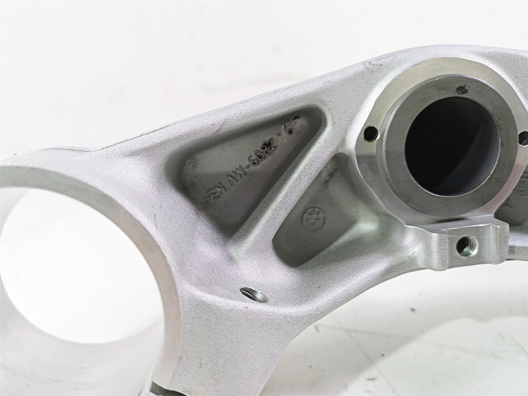 2016 BMW R1200RS K54 Lower Triple Tree Steering Clamp 8549422 31428549594 {{ shop.shopifyCountryName }} - Mototech271