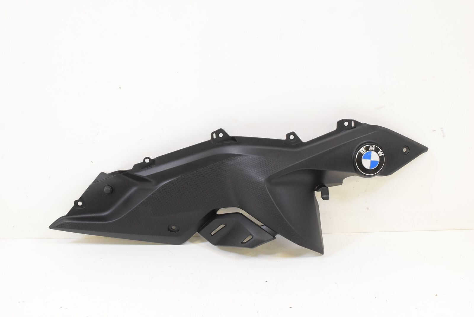 2016 BMW R1200RS R1200 RS K054 Right Between Leg Fairing Cover Panel 46638545320 {{ shop.shopifyCountryName }} - Mototech271