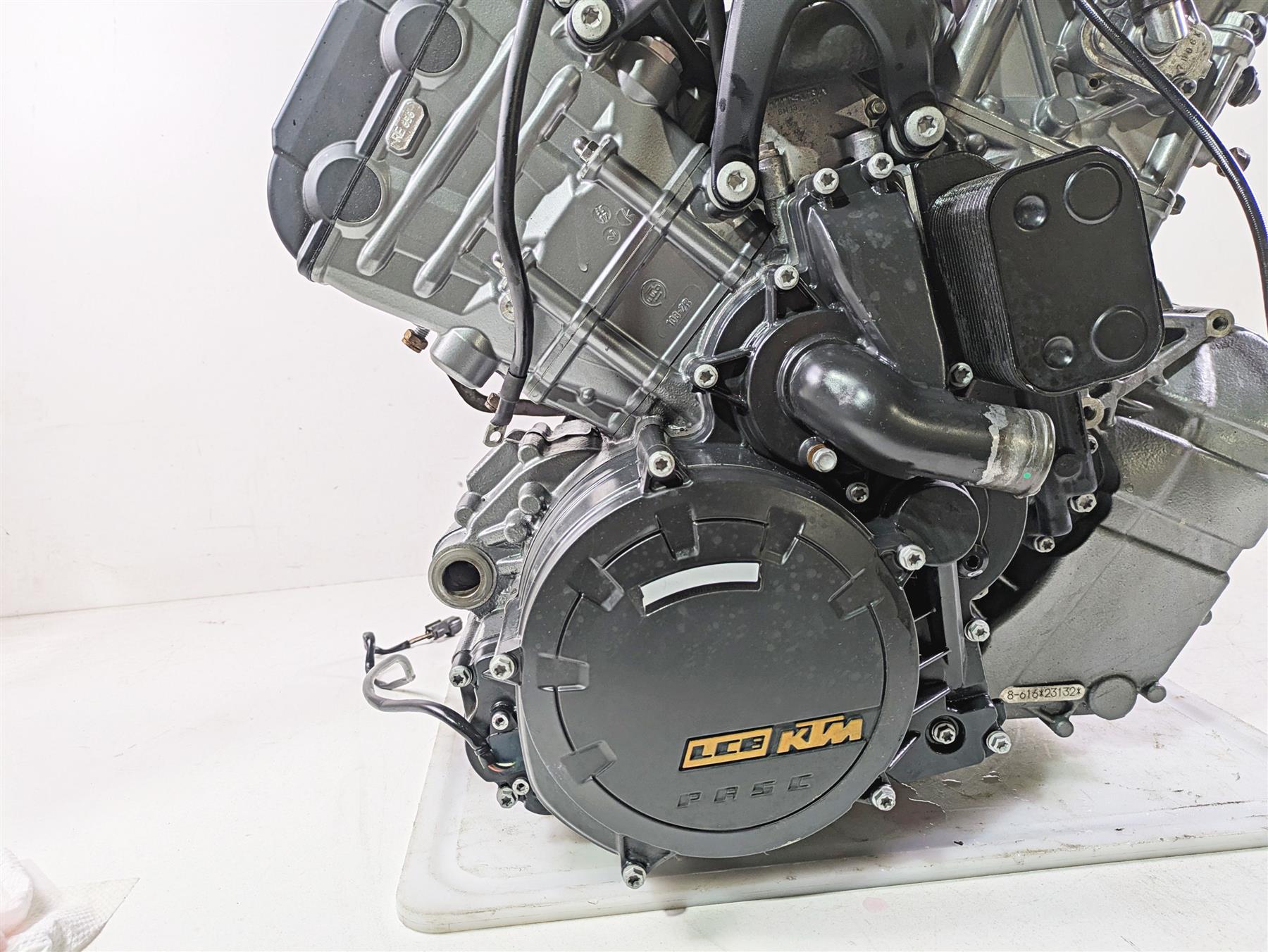 2018 KTM 1290 Super Duke R Running Engine Motor Tranny - 19k - Vid 6163000004424 {{ shop.shopifyCountryName }} - Mototech271