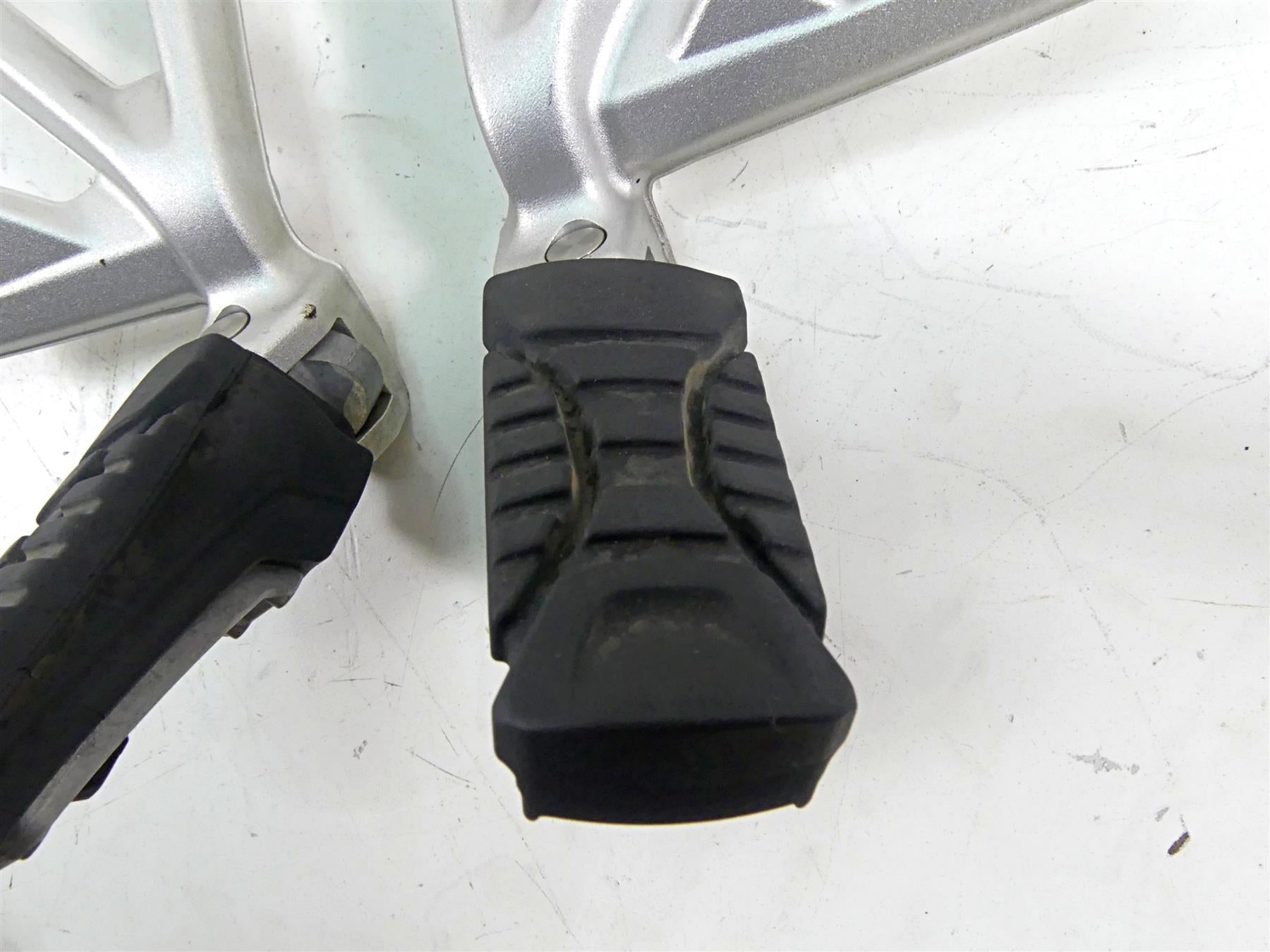 2016 BMW R1200GS Adv K51 Rear Passenger Footpeg Set 46718526741 46718526742 {{ shop.shopifyCountryName }} - Mototech271