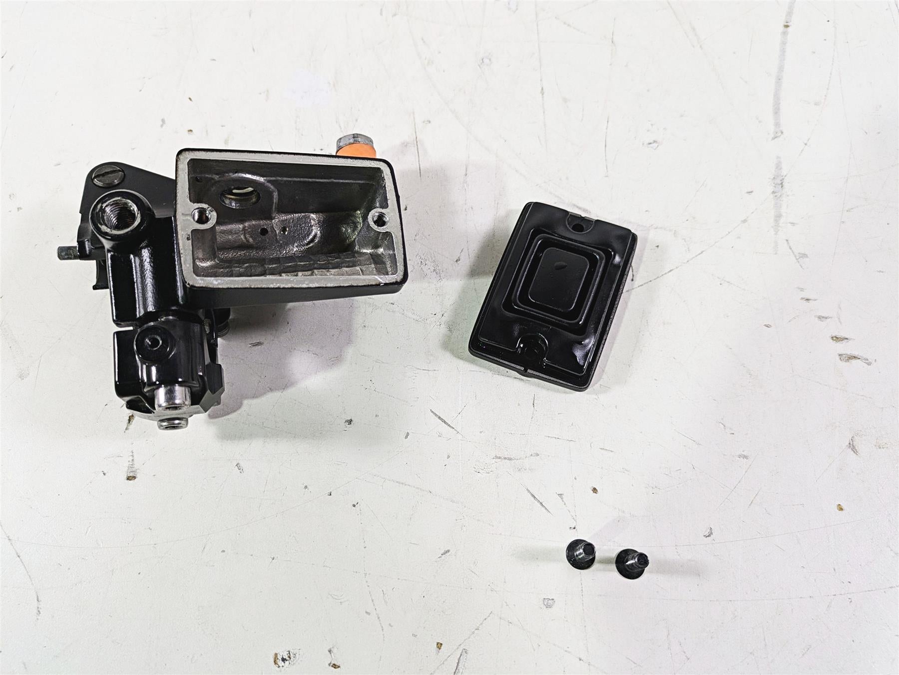 2015 Triumph Tiger Explorer XC Clutch Master Cylinder 12.7Mm 1/2" T2045831 {{ shop.shopifyCountryName }} - Mototech271