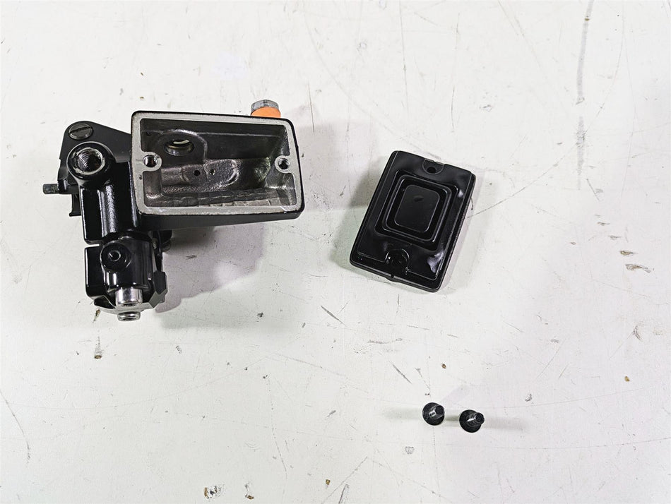 2015 Triumph Tiger Explorer XC Clutch Master Cylinder 12.7Mm 1/2" T2045831 {{ shop.shopifyCountryName }} - Mototech271
