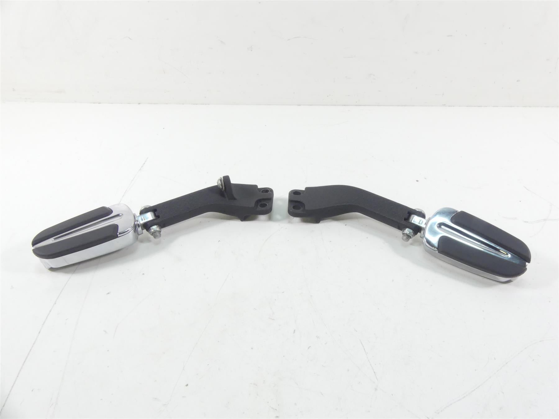 2013 Harley FXDWG Dyna Wide Glide Passenger Footpeg Set  49230-06 9224-06A